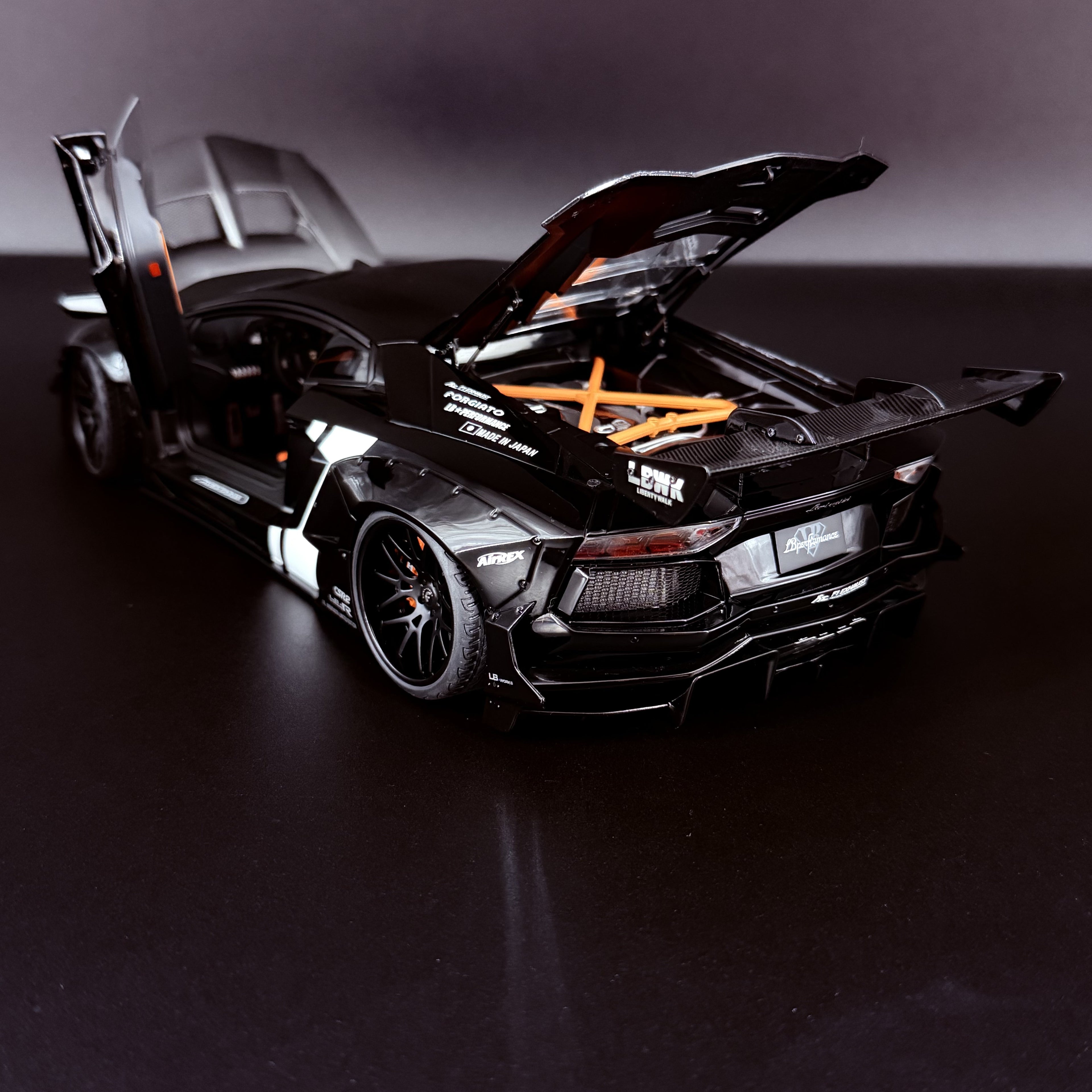 Lamborghini Aventador Liberty Walk LB-W – Maßstab 1:18 von AUTOart