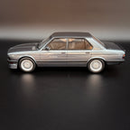 1:18 BMW Alpina B7 Turbo E28, szürke – limitált kiadás, 999 db, OTTOmobile