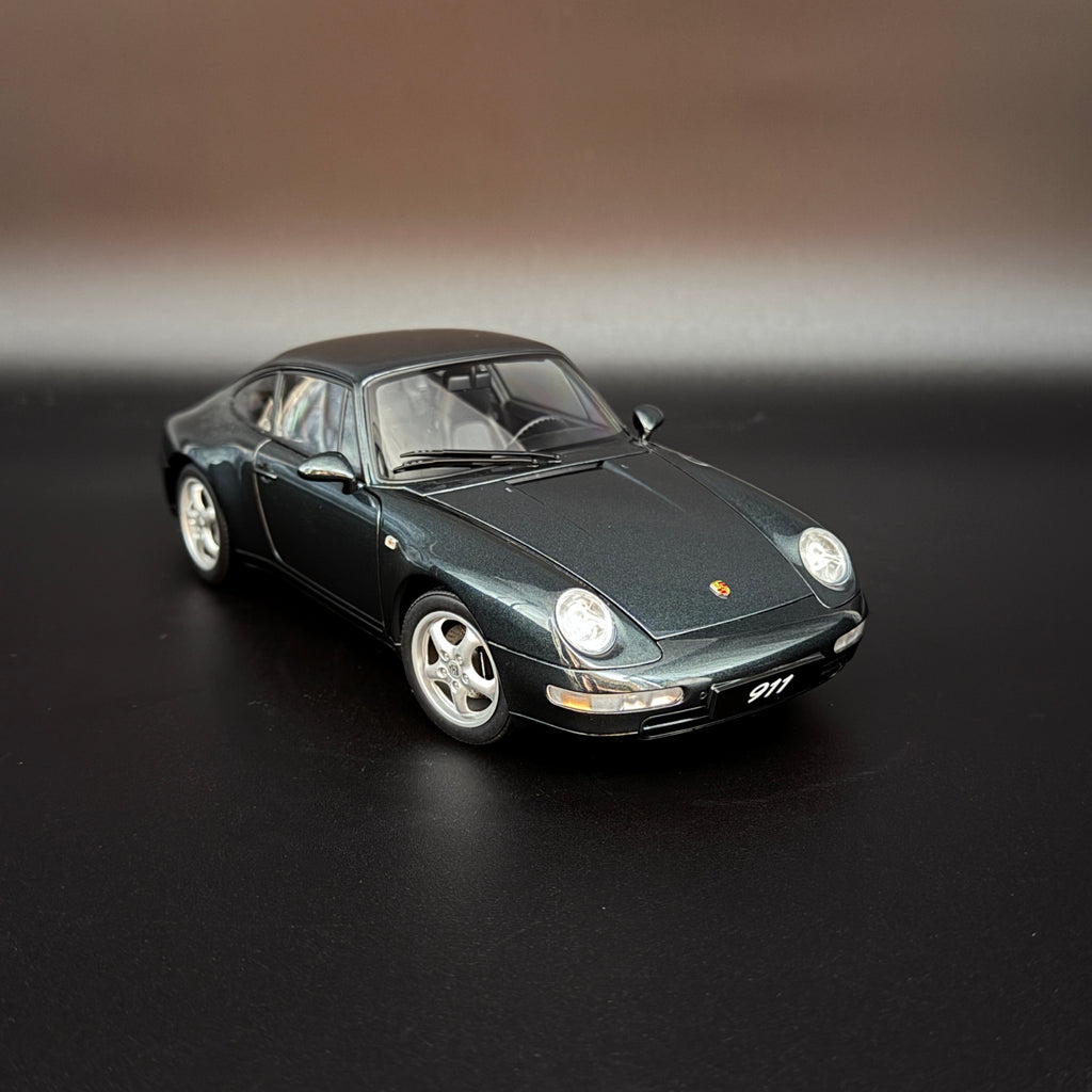 Porsche 911 Carrera (993) – Grün Metallic im Maßstab 1:18 von AUTOart