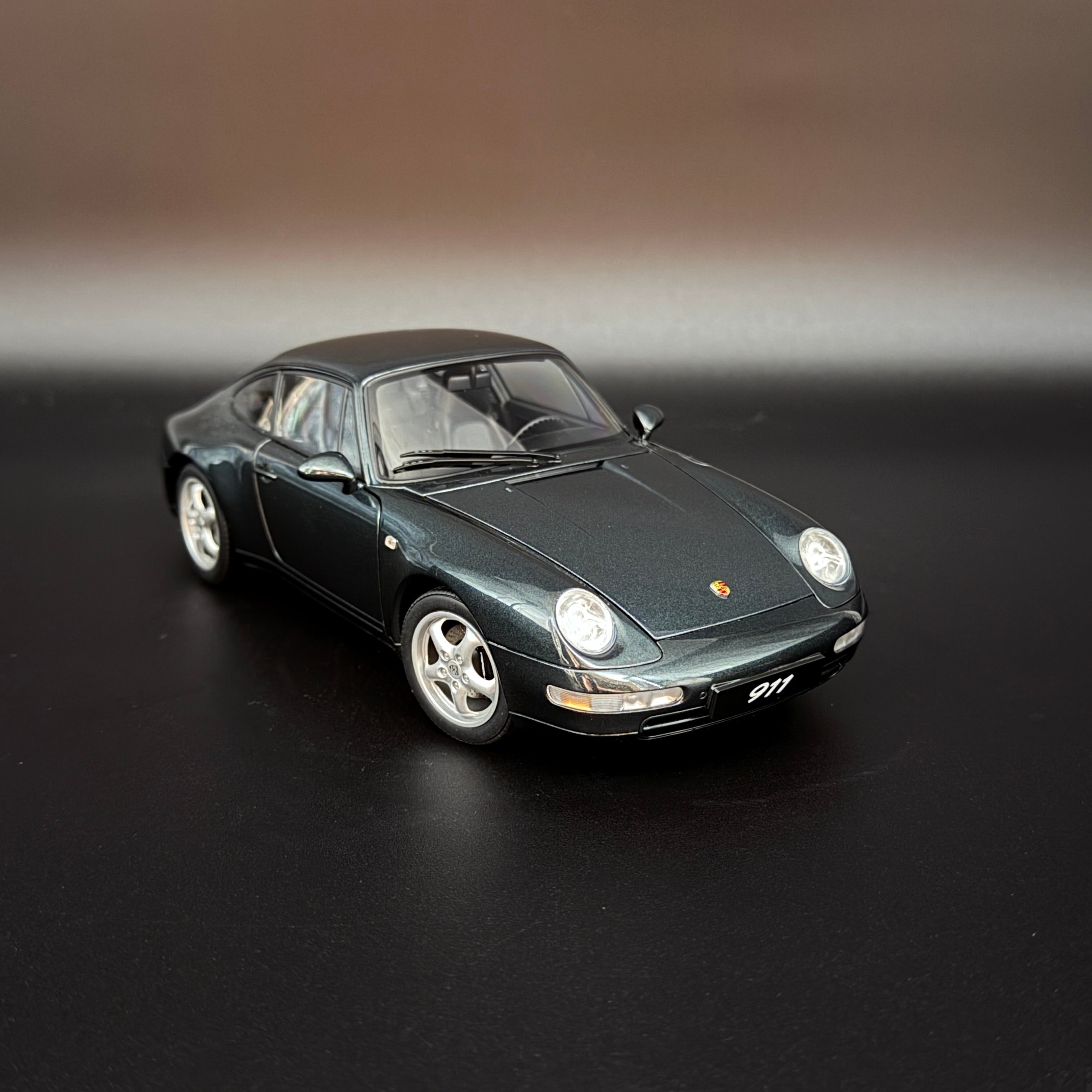 Porsche 911 Carrera (993) – Grün Metallic im Maßstab 1:18 von AUTOart
