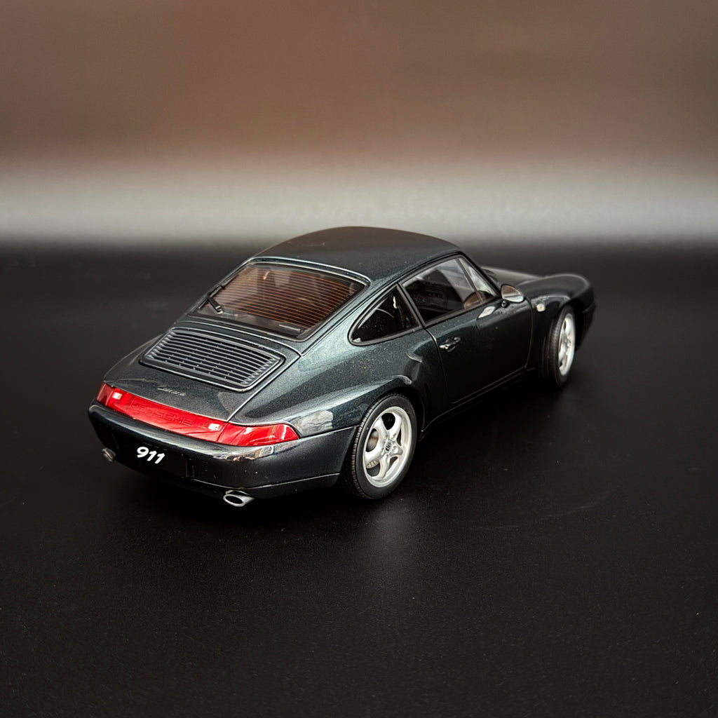 Porsche 911 Carrera (993) – Grün Metallic im Maßstab 1:18 von AUTOart