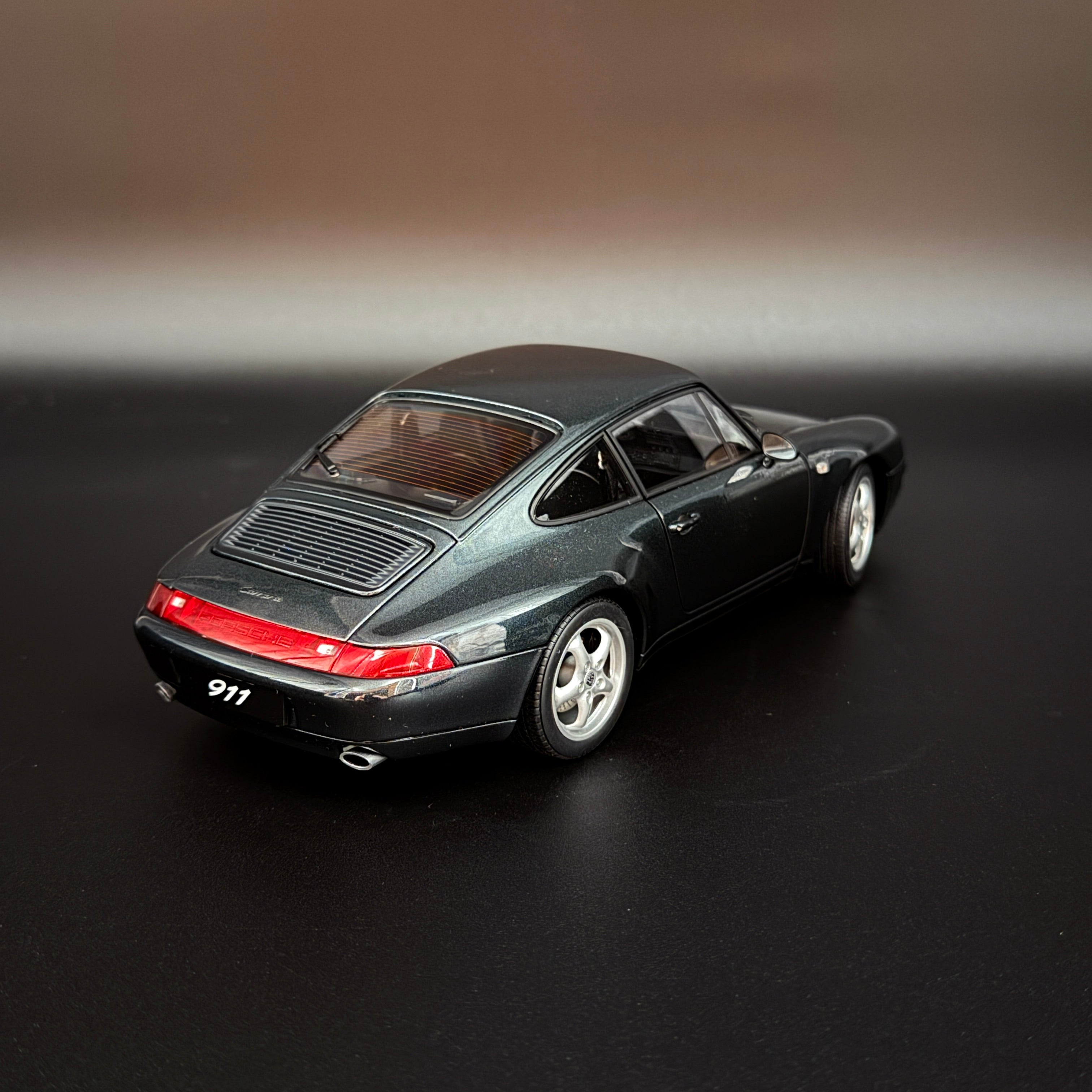Porsche 911 Carrera (993) – Grün Metallic im Maßstab 1:18 von AUTOart