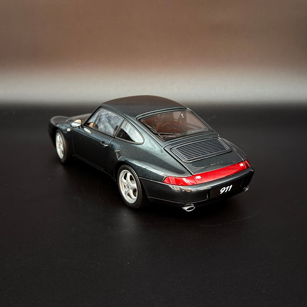 Porsche 911 Carrera (993) – Grün Metallic im Maßstab 1:18 von AUTOart