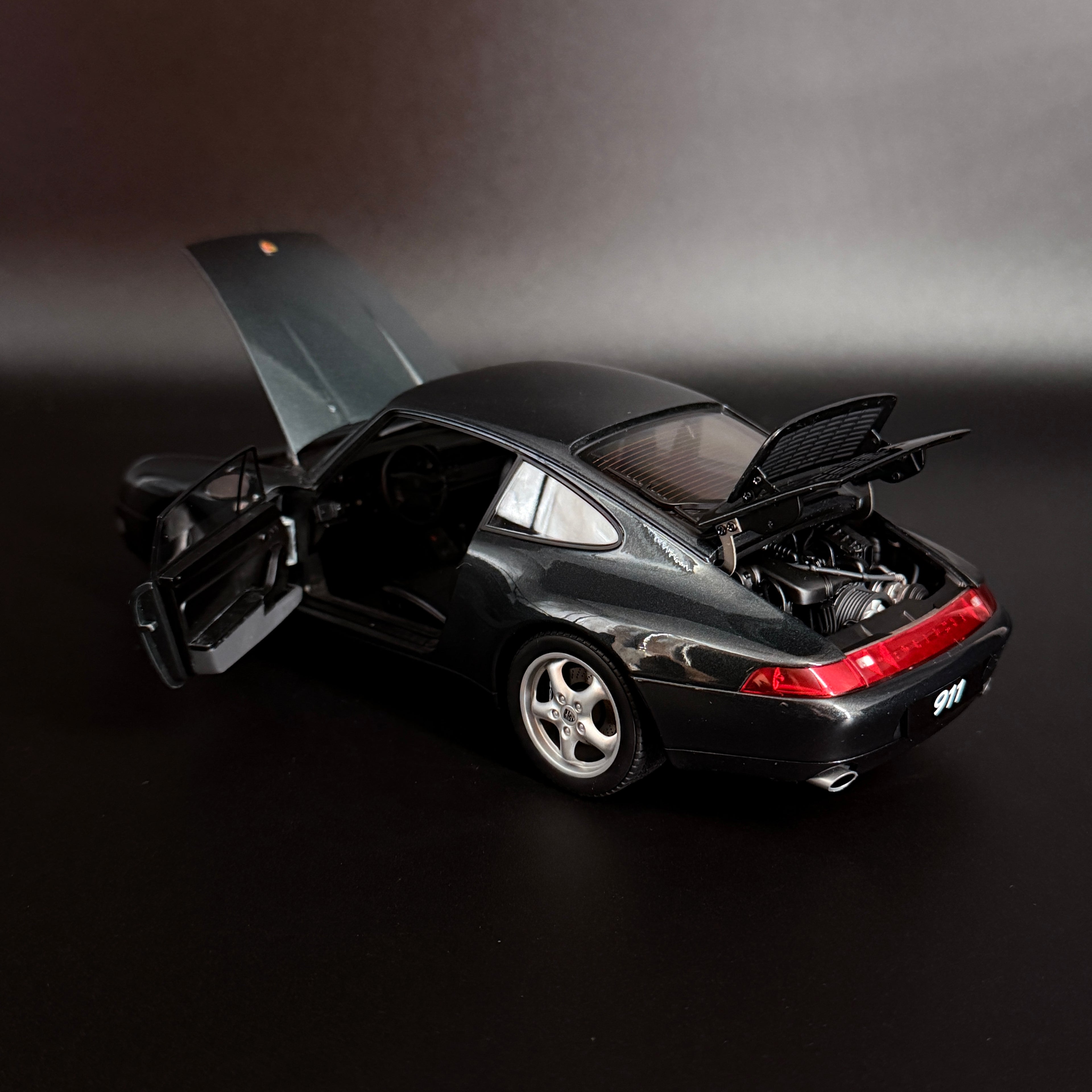 Porsche 911 Carrera (993) – Grün Metallic im Maßstab 1:18 von AUTOart