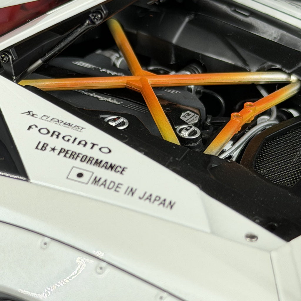 Liberty Walk Lamborghini Aventador Limited Edition – Metallicweiß 1:18 Maßstab von AUTOart