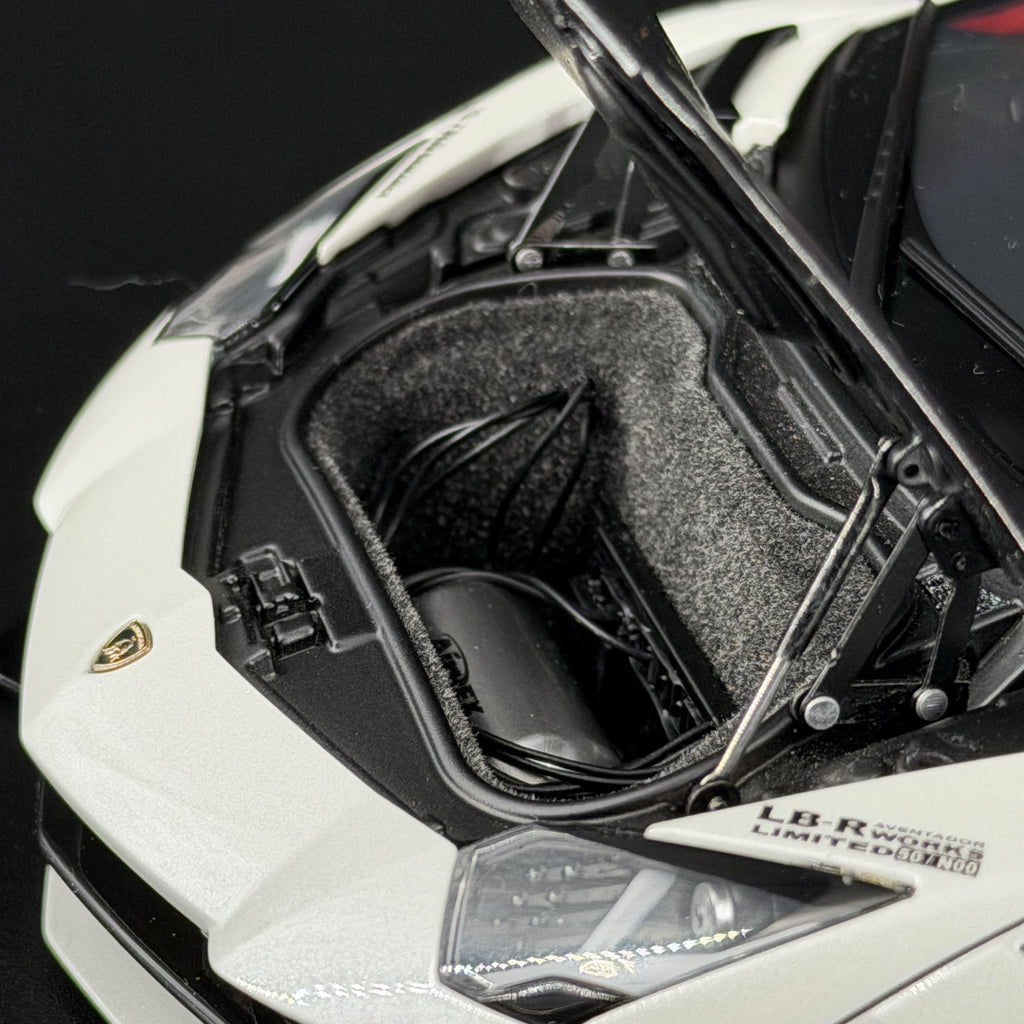 Liberty Walk Lamborghini Aventador Limited Edition – Metallicweiß 1:18 Maßstab von AUTOart
