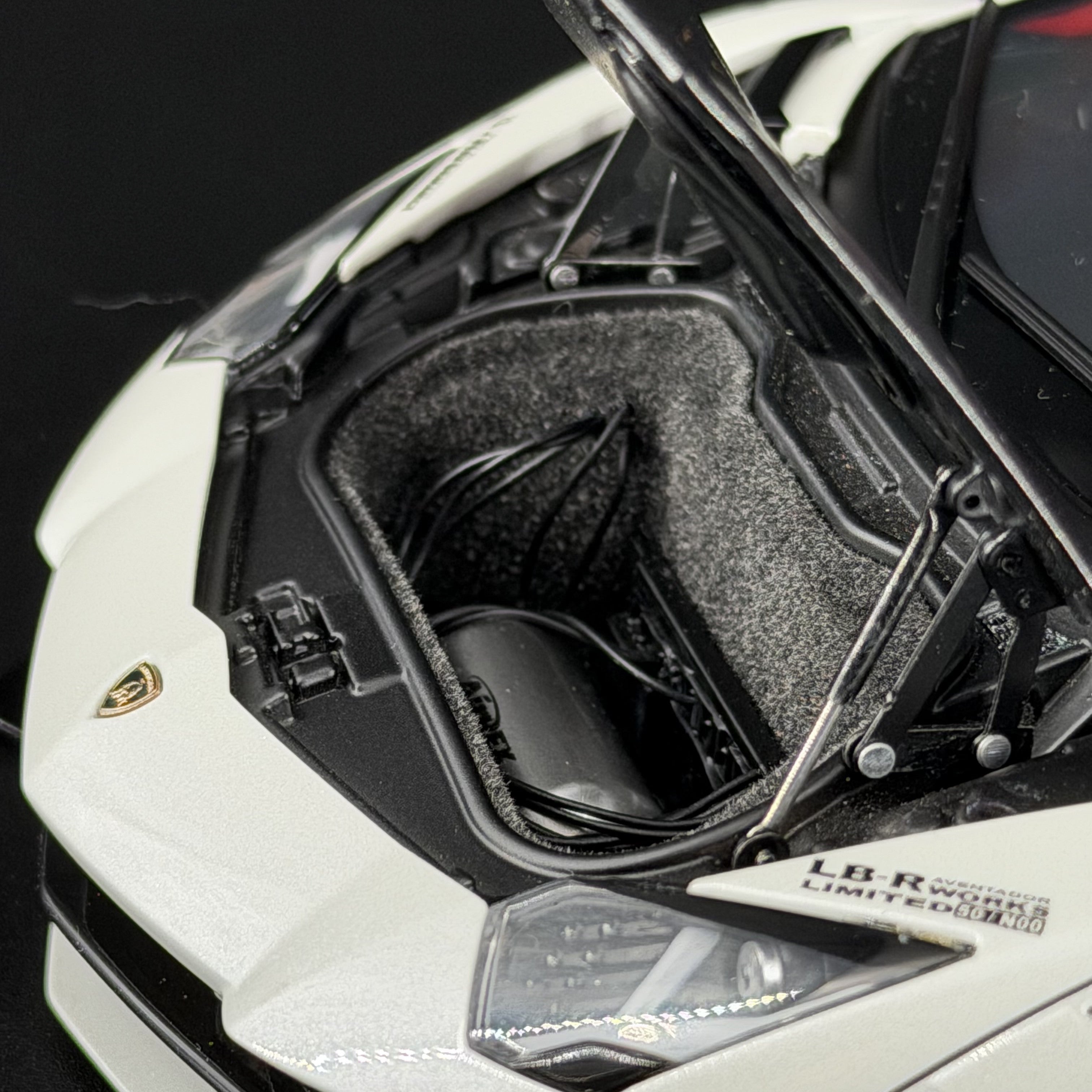 Liberty Walk Lamborghini Aventador Limited Edition – Metallicweiß 1:18 Maßstab von AUTOart