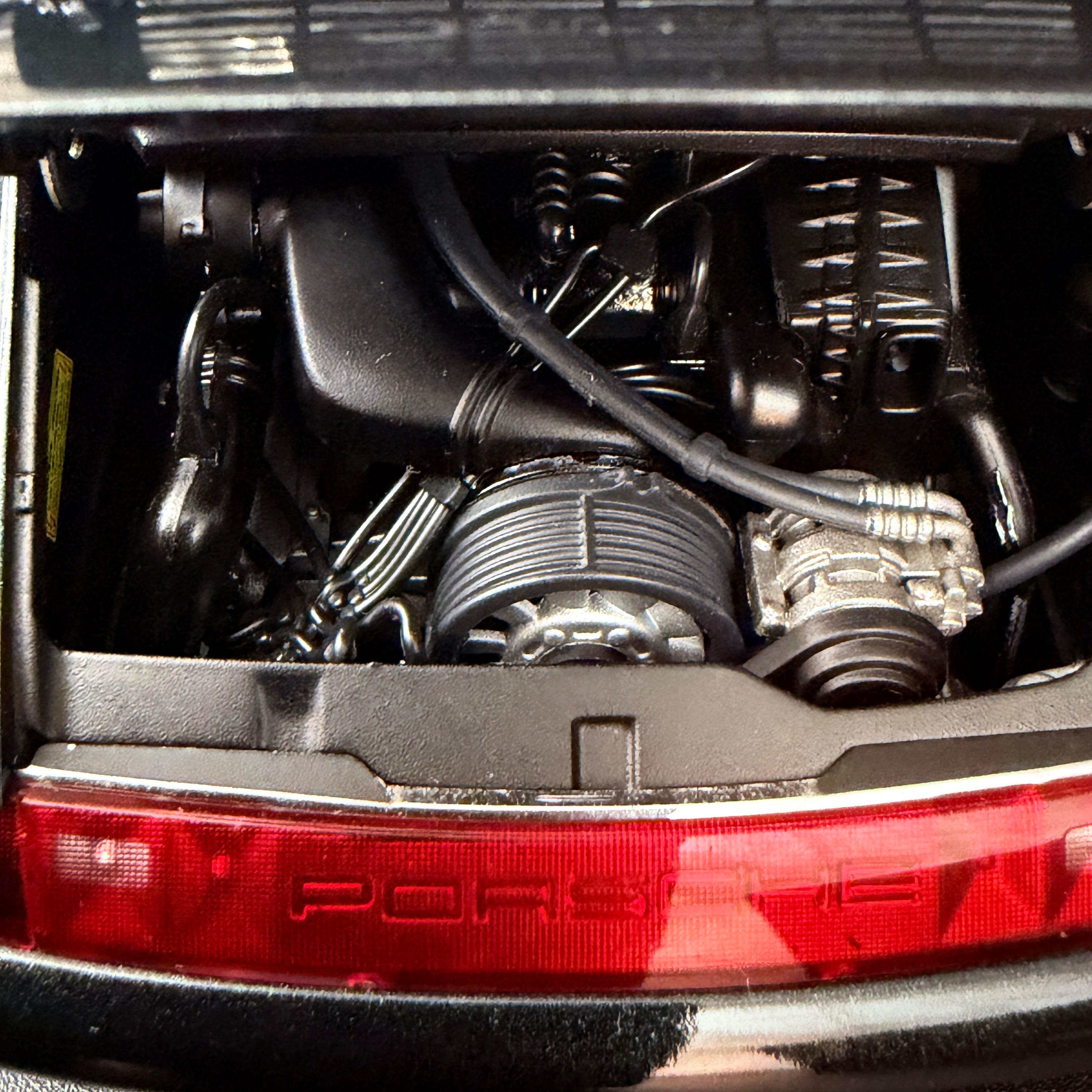 Porsche 911 Carrera (993) – Grün Metallic im Maßstab 1:18 von AUTOart
