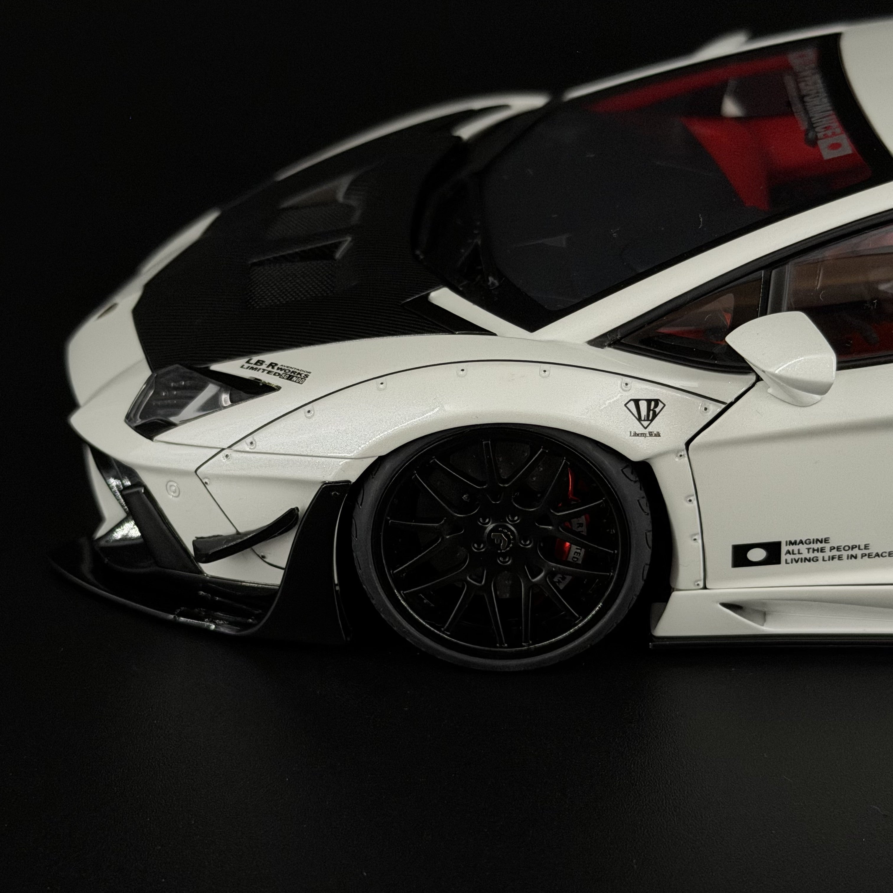 Liberty Walk Lamborghini Aventador Limited Edition – Metallicweiß 1:18 Maßstab von AUTOart