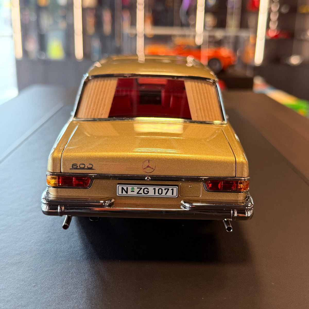 Mercedes-Benz 600 Pullman 1:18 od NZG — limitovaná edice 1071 ks, č. 66