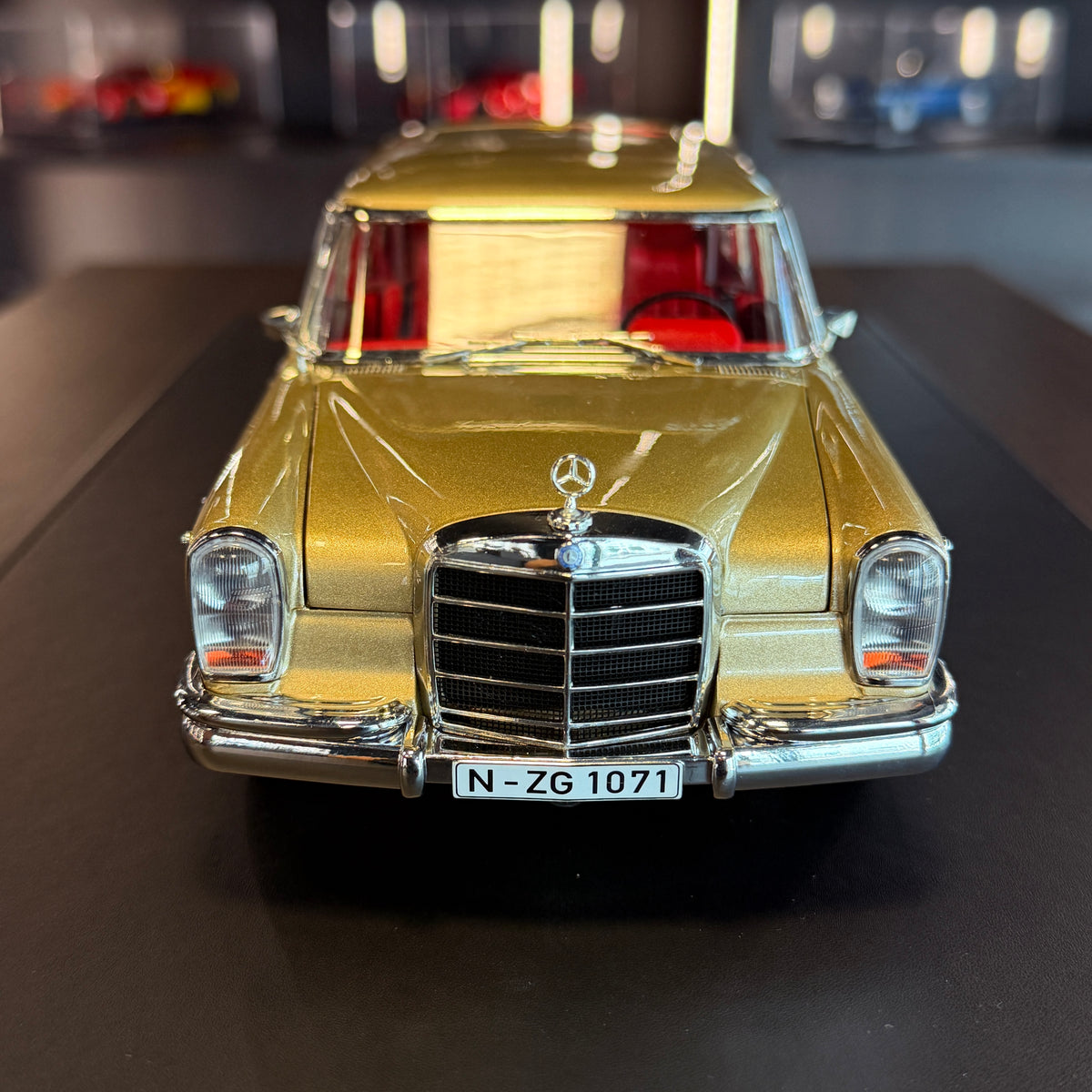 Mercedes-Benz 600 Pullman 1:18 od NZG — limitovaná edice 1071 ks, č. 66