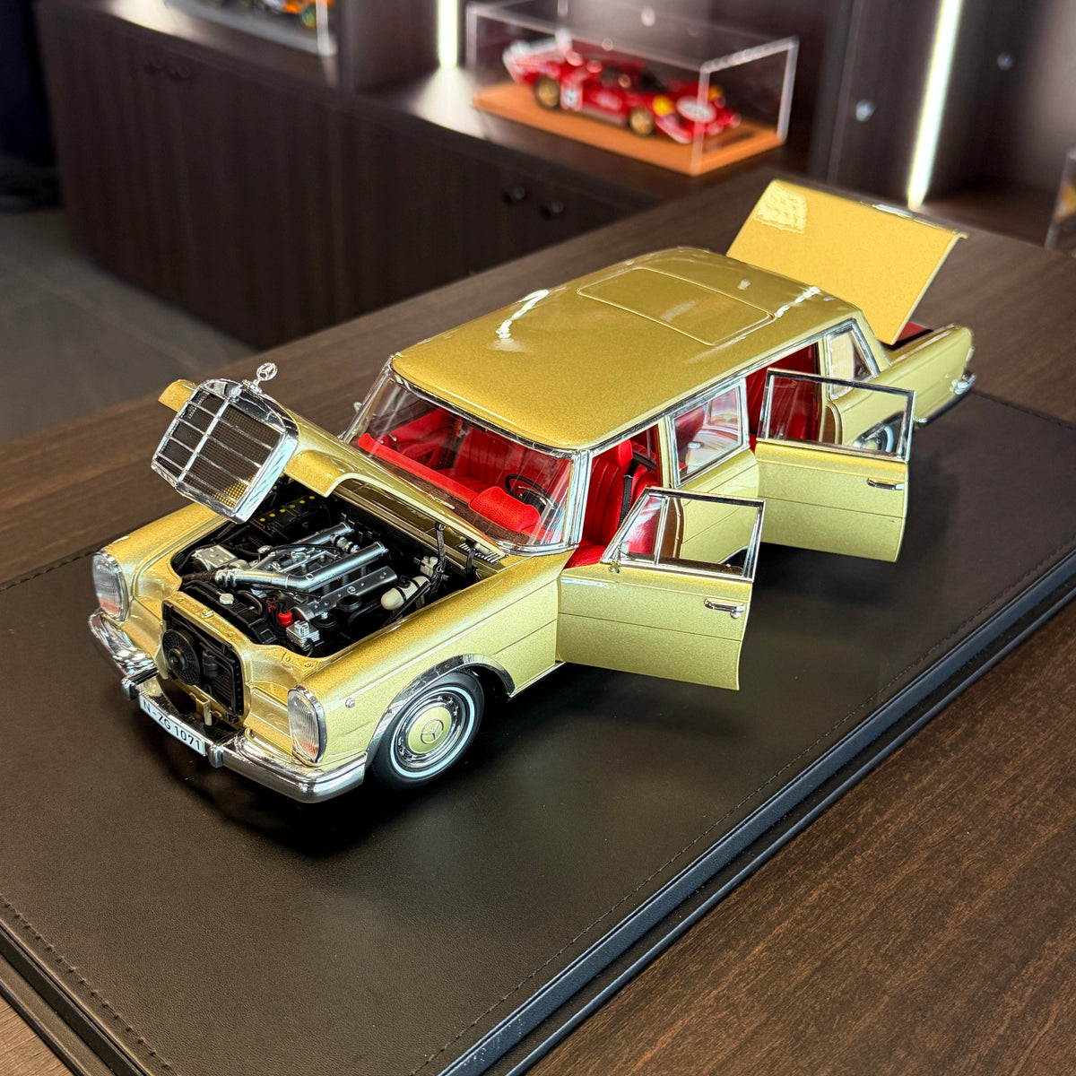 Mercedes-Benz 600 Pullman 1:18 od NZG — limitovaná edice 1071 ks, č. 66