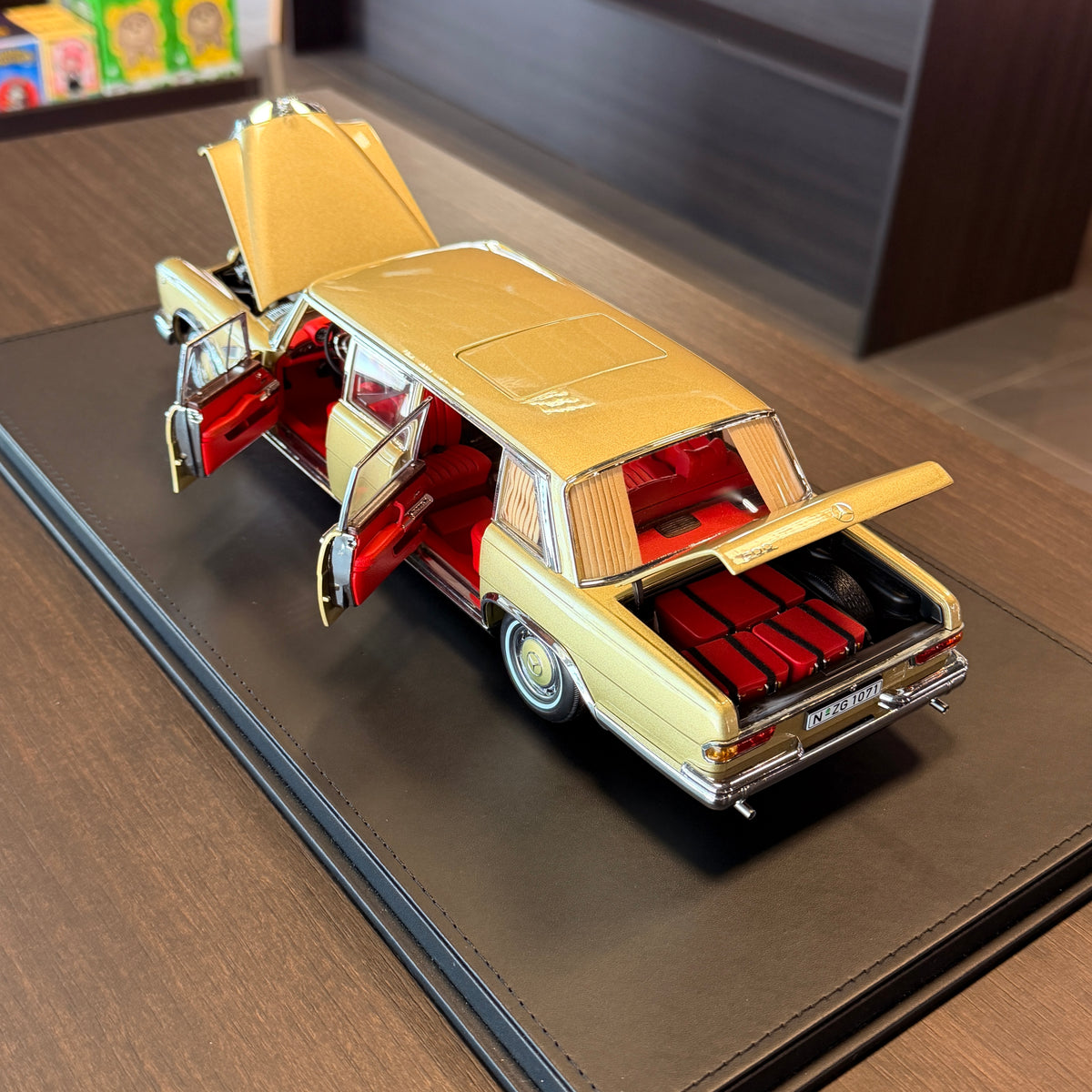 Mercedes-Benz 600 Pullman 1:18 od NZG — limitovaná edice 1071 ks, č. 66