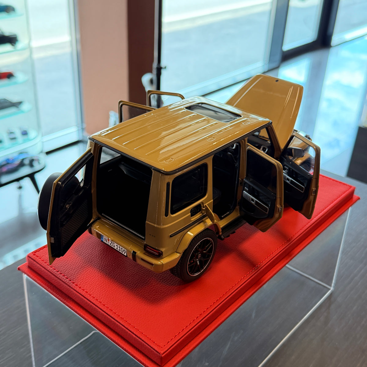 Mercedes-AMG G 63 W465 2025 – pouštní písek 1:18 od NZG