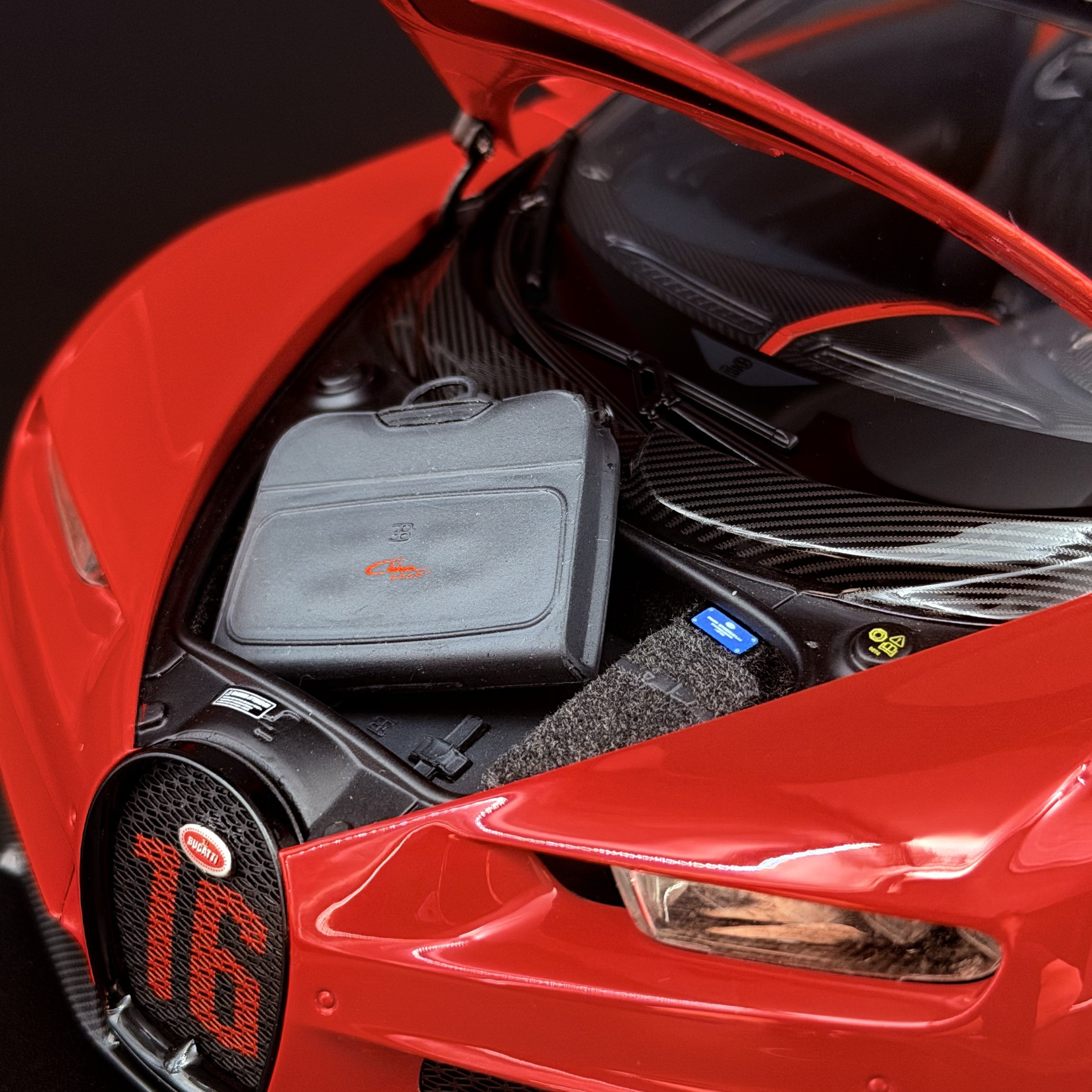 Bugatti Chiron Sport 2019 – Italian Red / Carbon 1:18 Maßstab von AUTOart