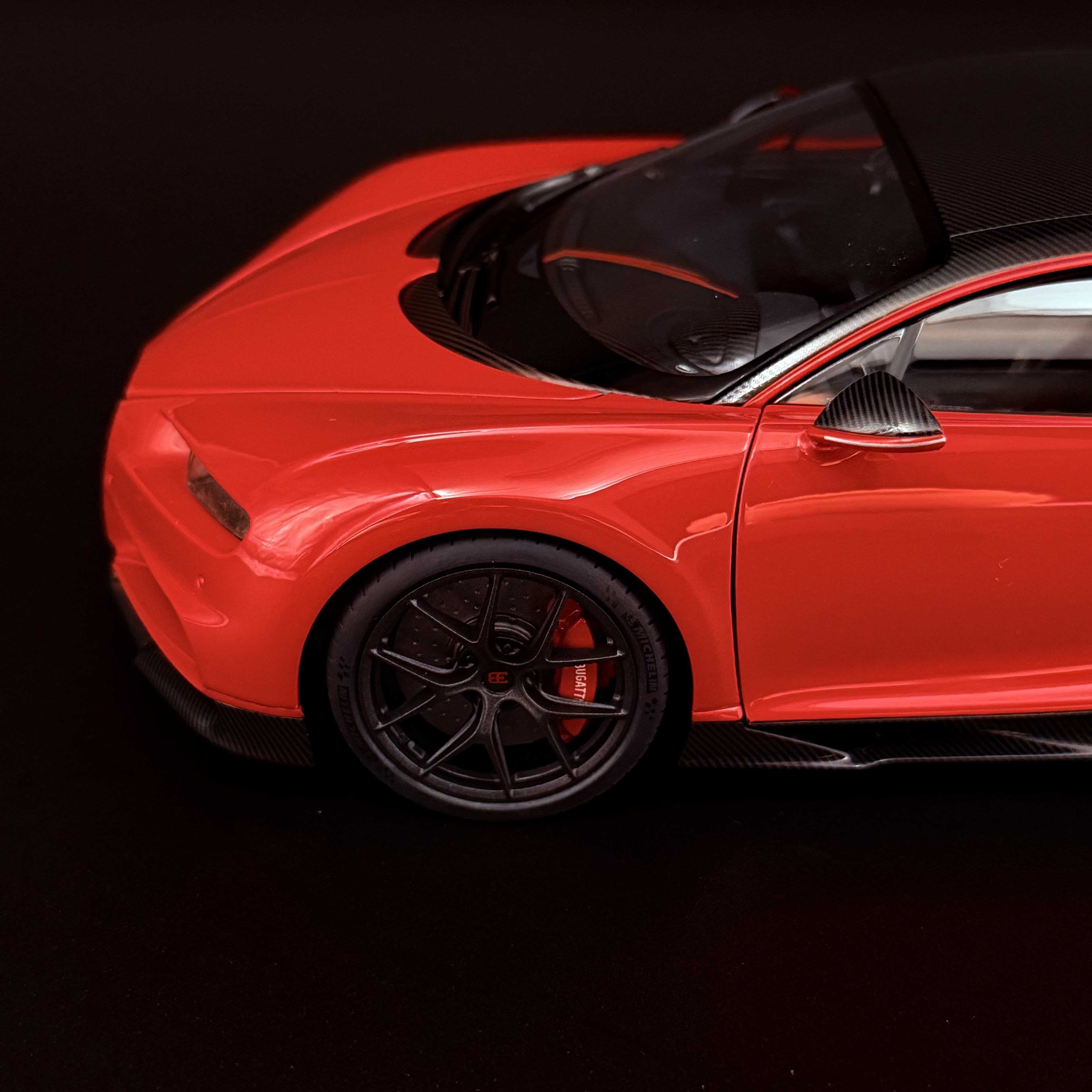 Bugatti Chiron Sport 2019 – Italian Red / Carbon 1:18 Maßstab von AUTOart