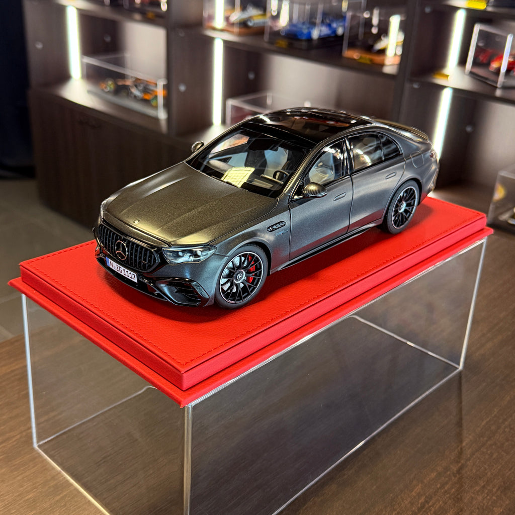 Mercedes-AMG E 53 Hybrid 4MATIC+ W214 2024 – grafitově šedá 1:18 od NZG