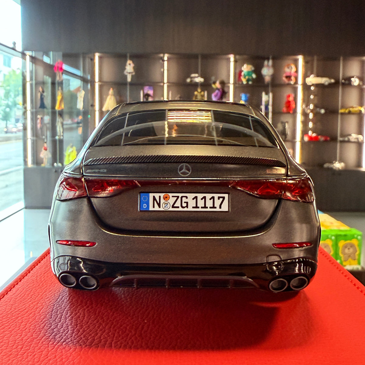 Mercedes-AMG E 53 Hybrid 4MATIC+ W214 2024 – grafitově šedá 1:18 od NZG