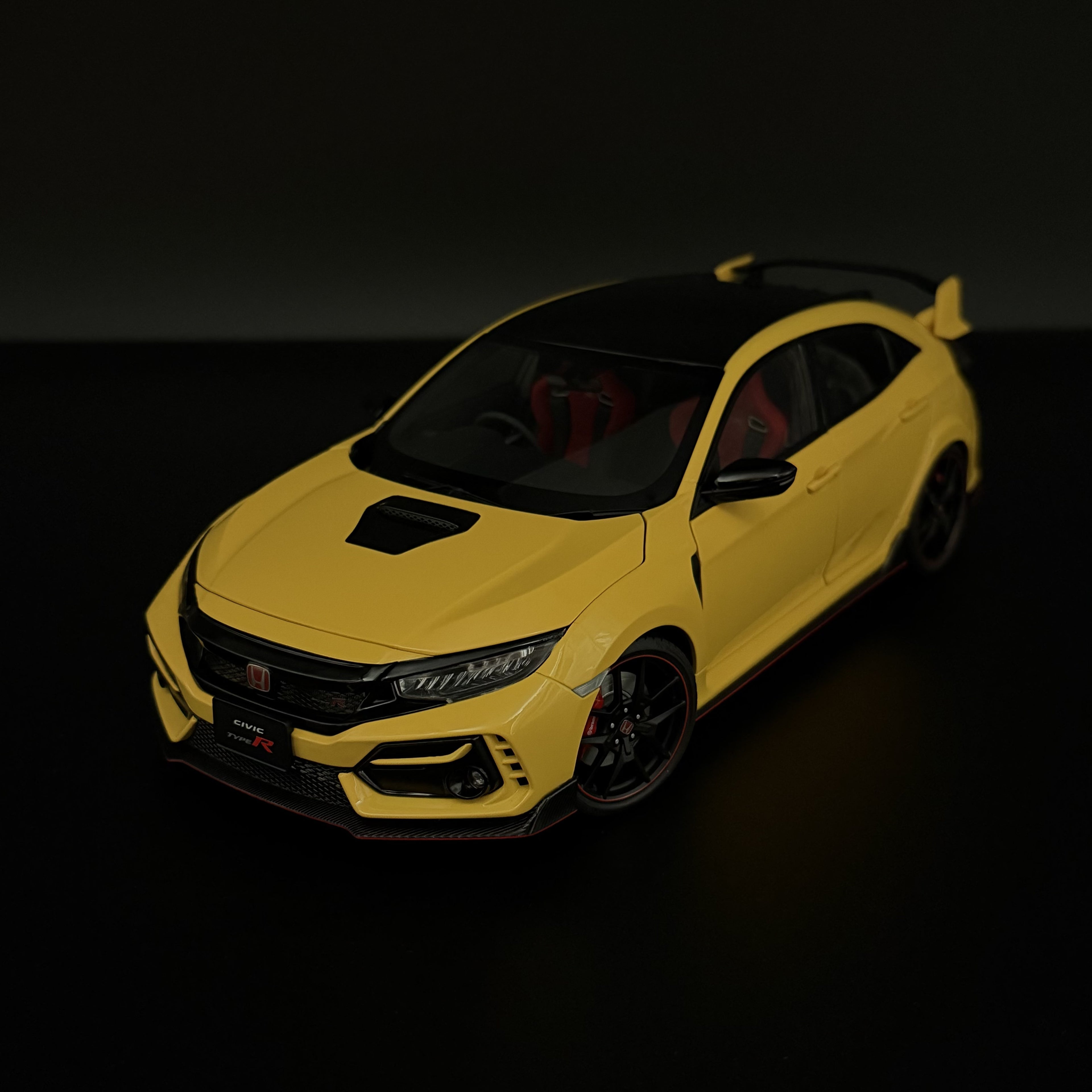 Honda Civic Type R (FK8) Limited Edition 2021 – Maßstab 1:18 von AUTOart