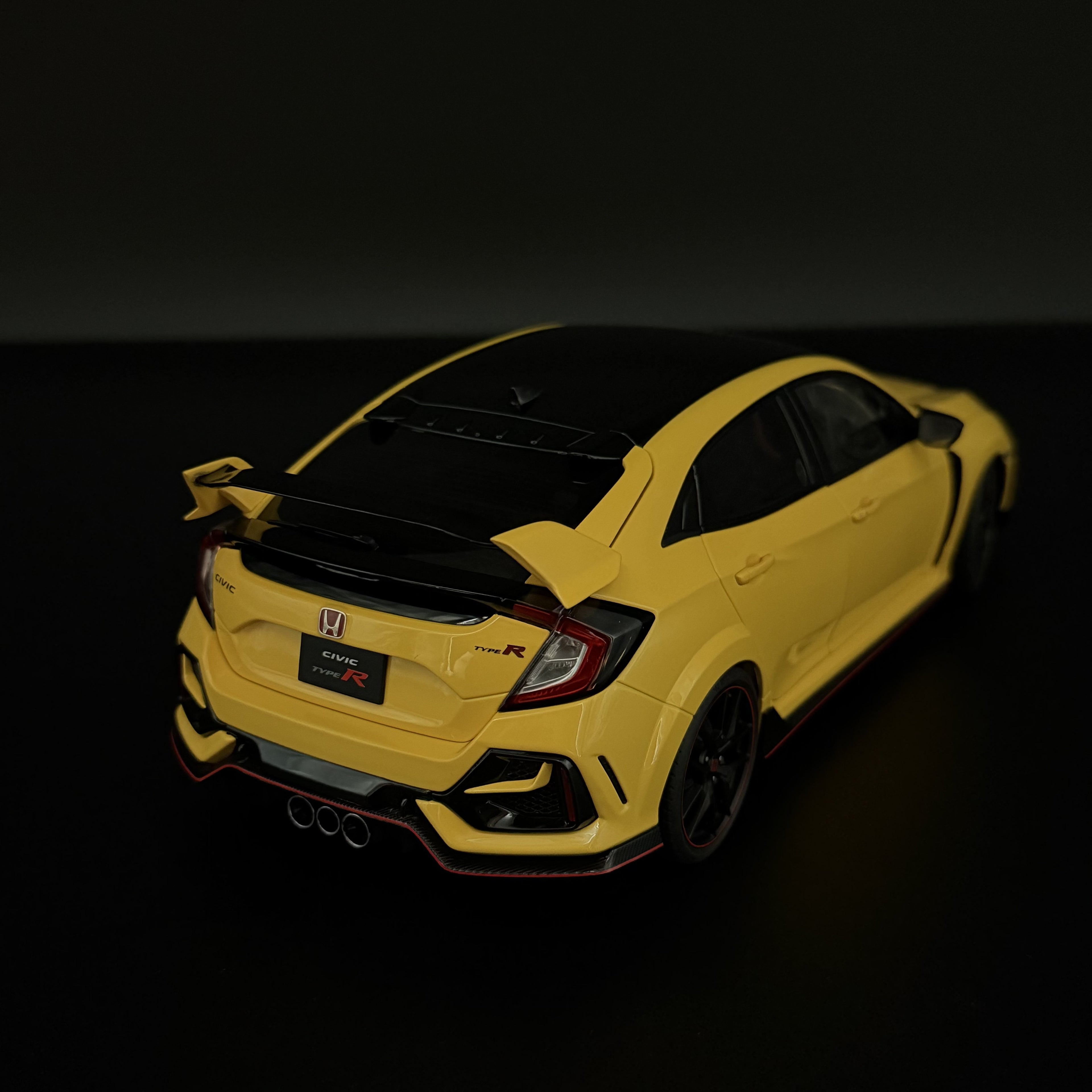 Honda Civic Type R (FK8) Limited Edition 2021 – Maßstab 1:18 von AUTOart