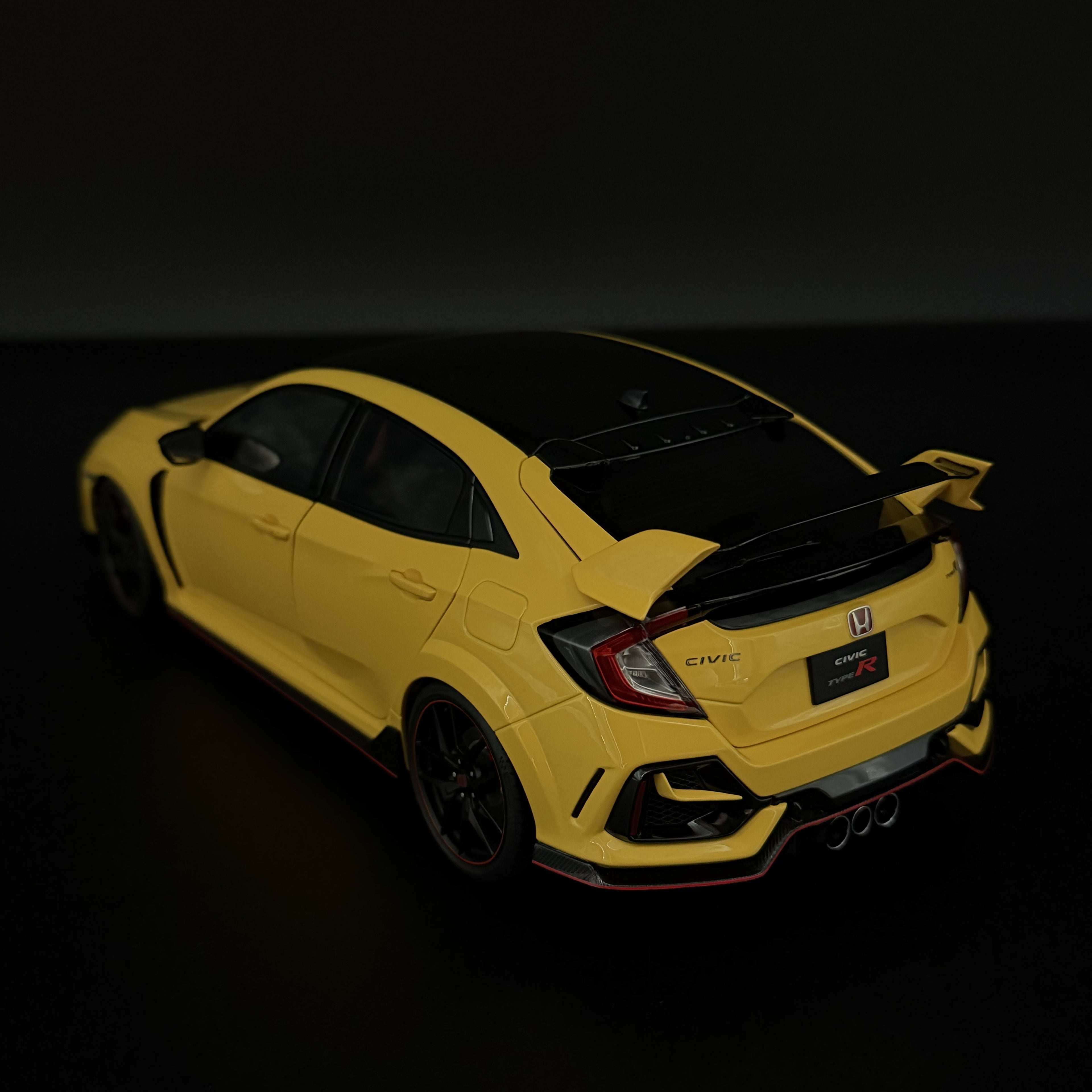 Honda Civic Type R (FK8) Limited Edition 2021 – Maßstab 1:18 von AUTOart