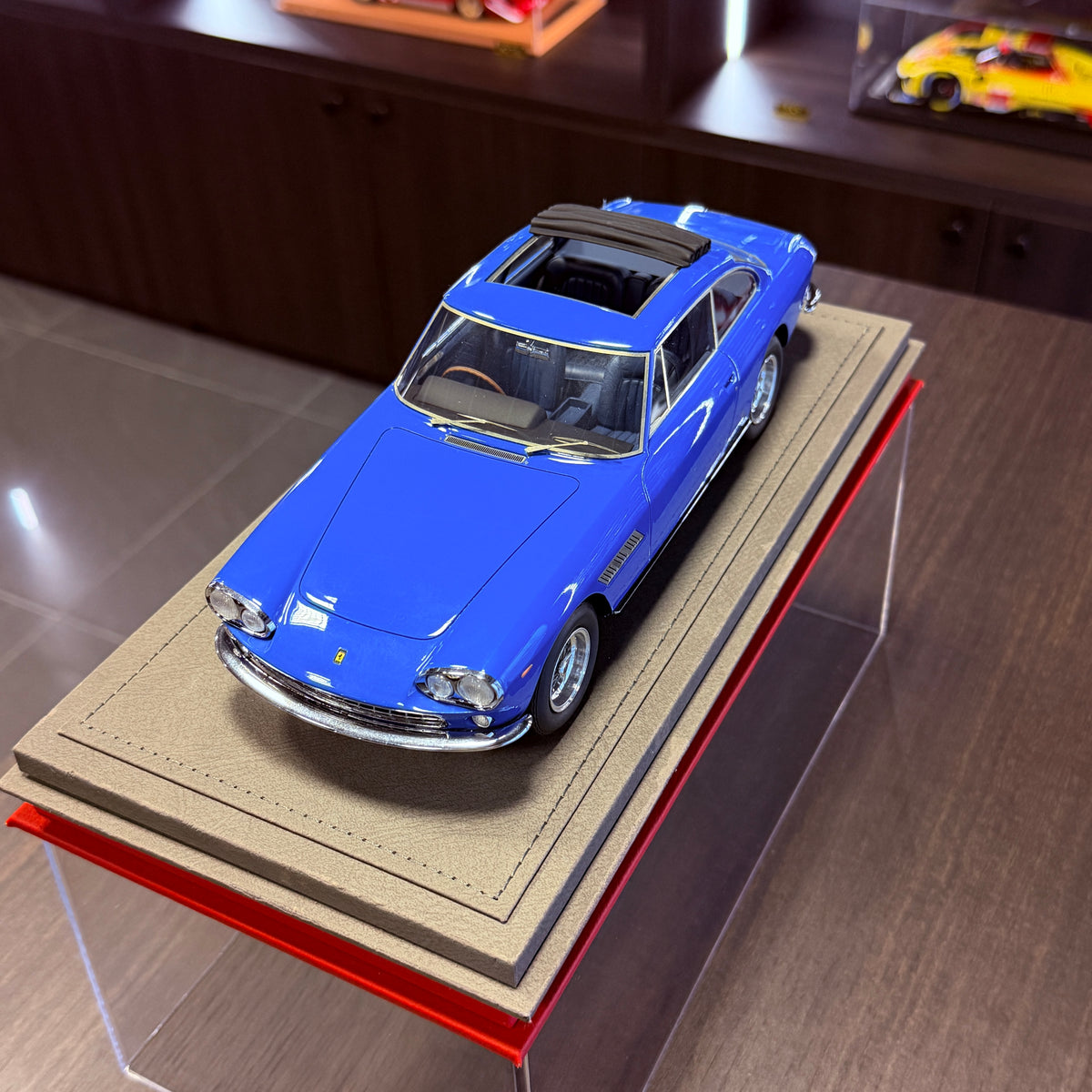 Ferrari 330 GT 2+2 s otevřenou střechou, 1965, John Lennon, 1:18 od BBR – limitovaná edice 300 ks