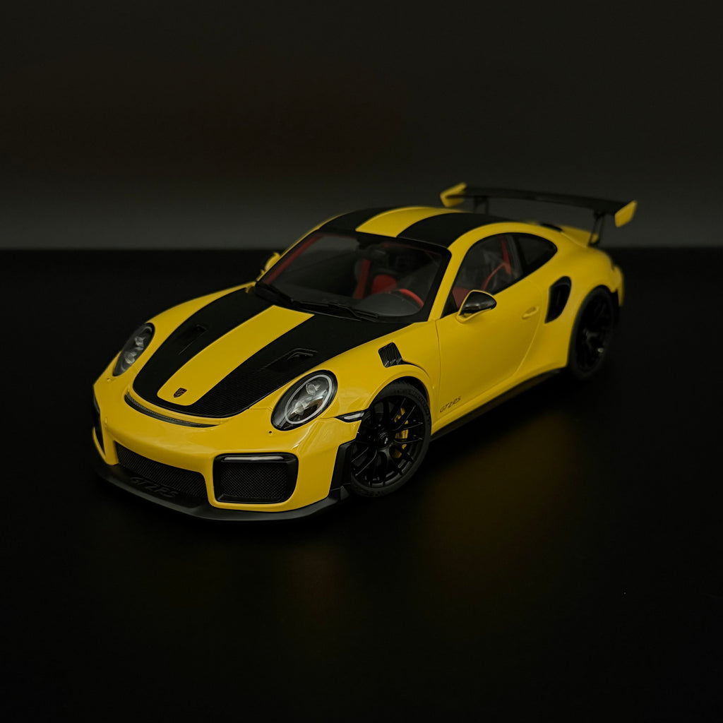 Porsche 911 GT2 RS (991.2) Weissach Package 2017 – Racing Yellow Maßstab 1:18 von AUTOart