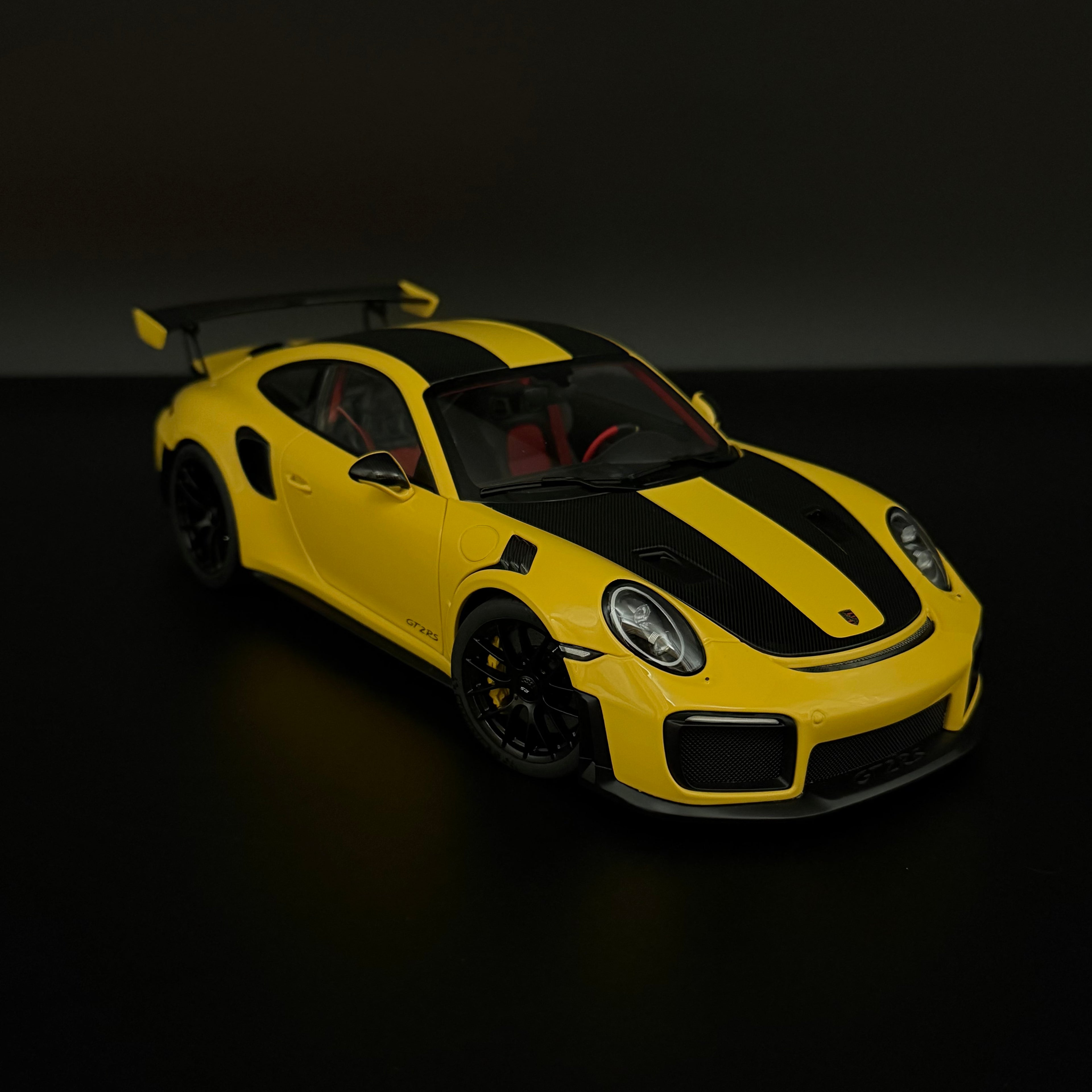 Porsche 911 GT2 RS (991.2) Weissach Package 2017 – Racing Yellow Maßstab 1:18 von AUTOart