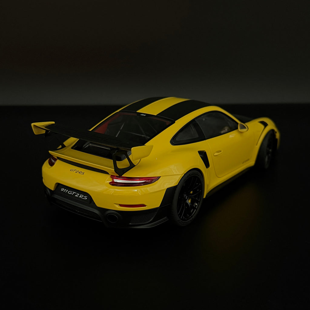 Porsche 911 GT2 RS (991.2) Weissach Package 2017 – Racing Yellow Maßstab 1:18 von AUTOart