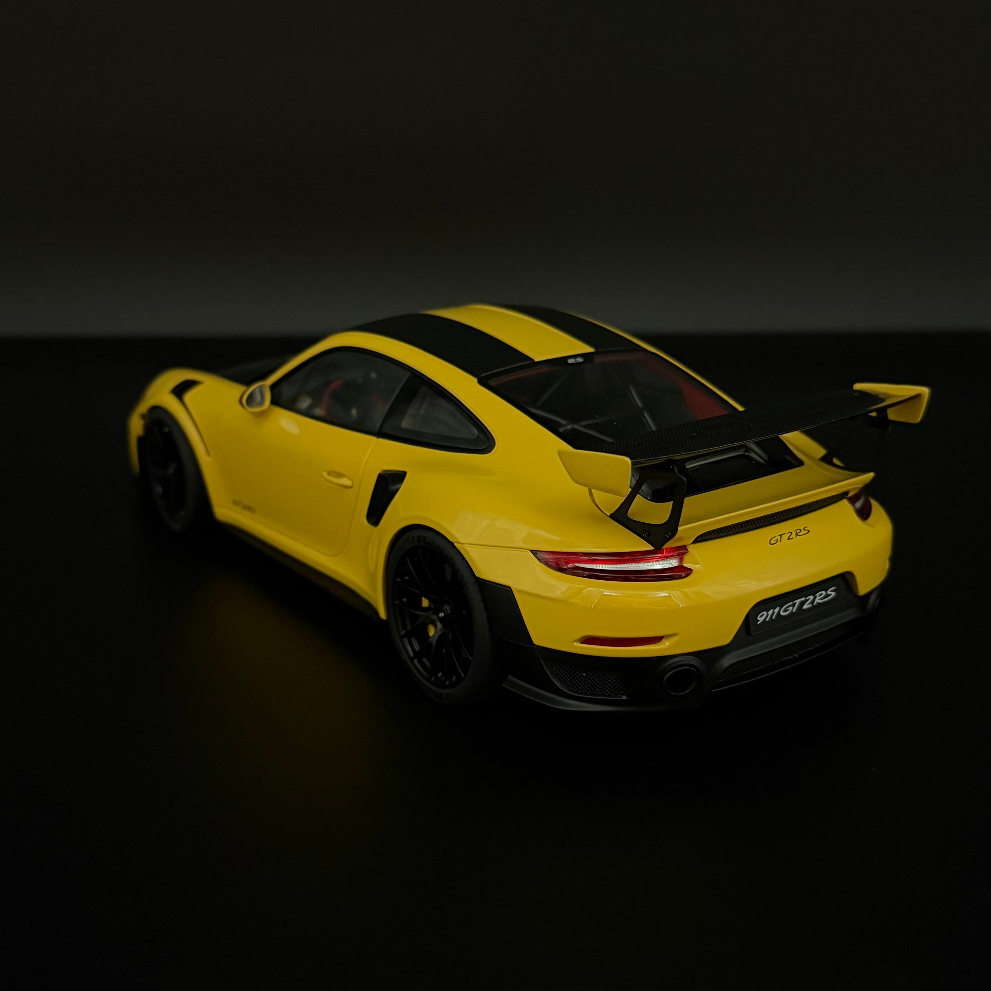 Porsche 911 GT2 RS (991.2) Weissach Package 2017 – Racing Yellow Maßstab 1:18 von AUTOart