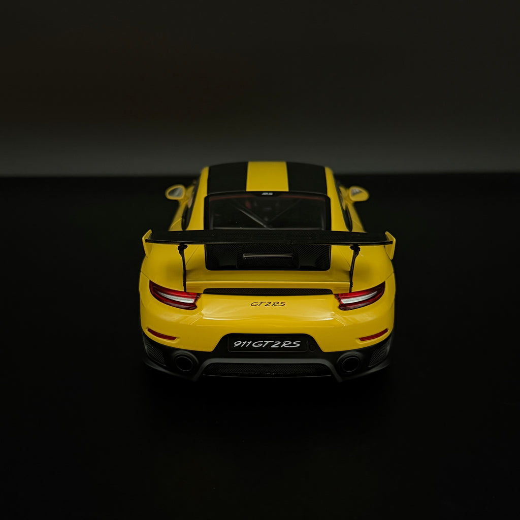 Porsche 911 GT2 RS (991.2) Weissach Package 2017 – Racing Yellow Maßstab 1:18 von AUTOart