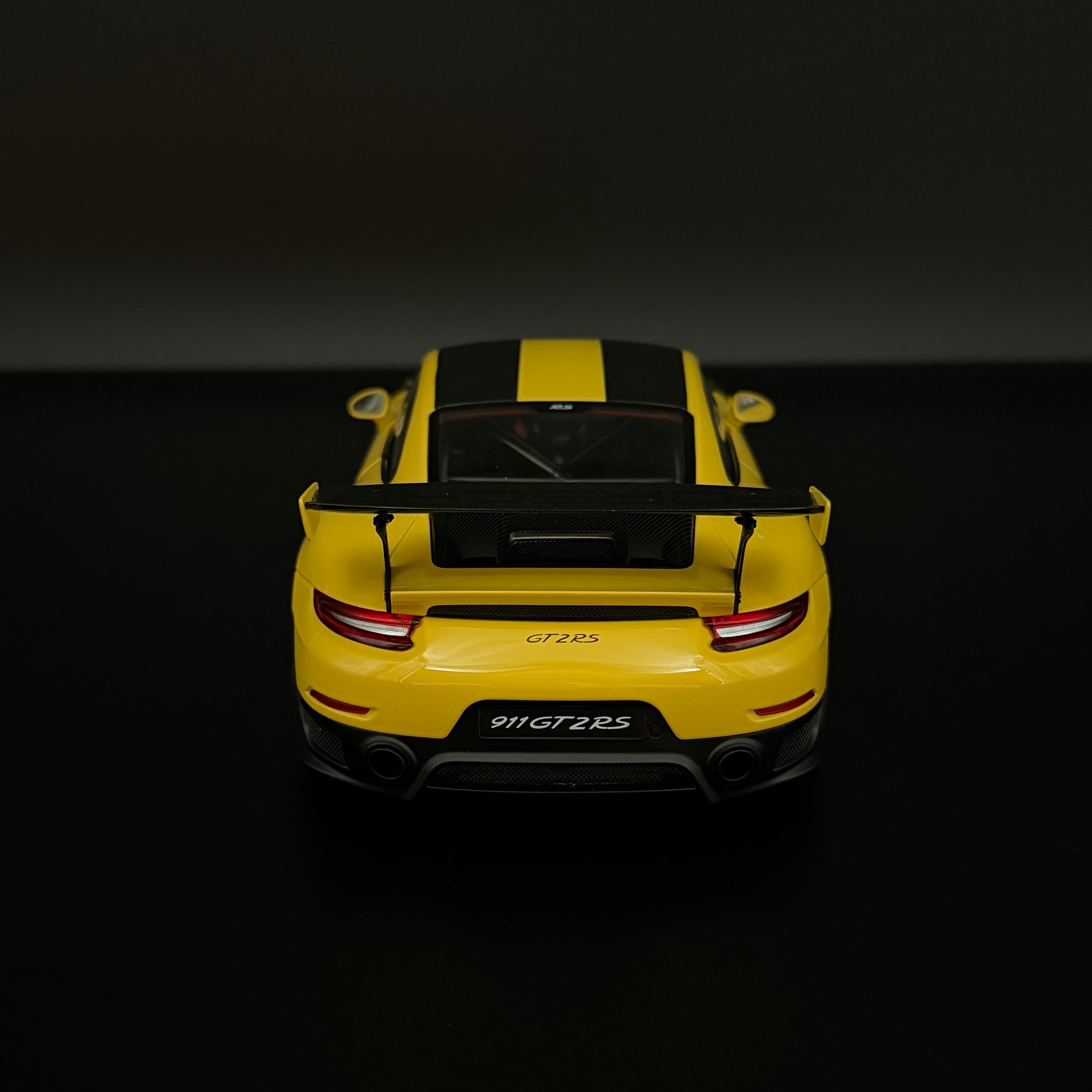 Porsche 911 GT2 RS (991.2) Weissach Package 2017 – Racing Yellow Maßstab 1:18 von AUTOart