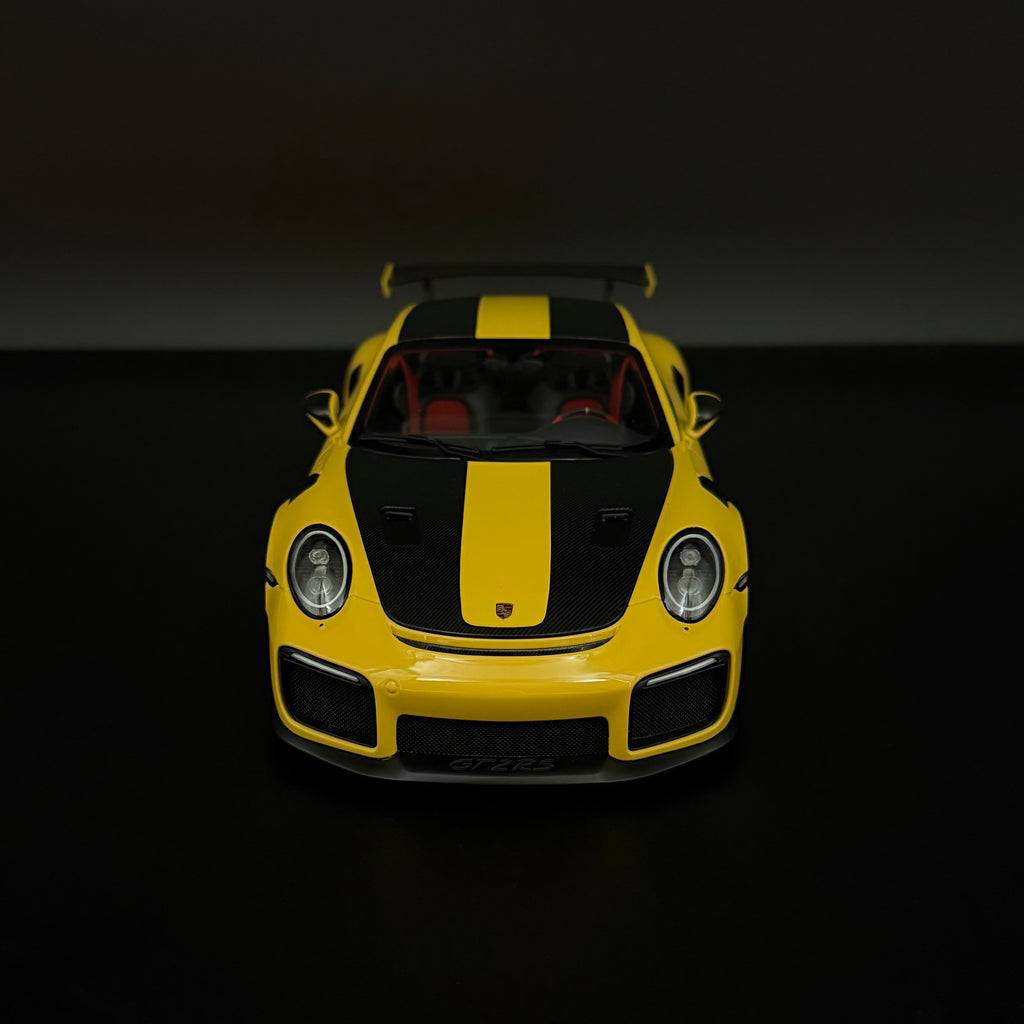 Porsche 911 GT2 RS (991.2) Weissach Package 2017 – Racing Yellow Maßstab 1:18 von AUTOart