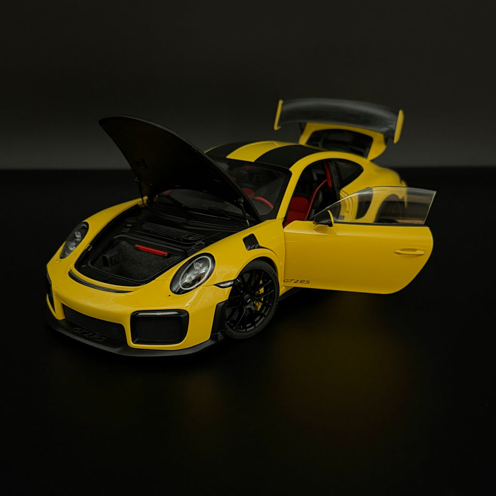 Porsche 911 GT2 RS (991.2) Weissach Package 2017 – Racing Yellow Maßstab 1:18 von AUTOart