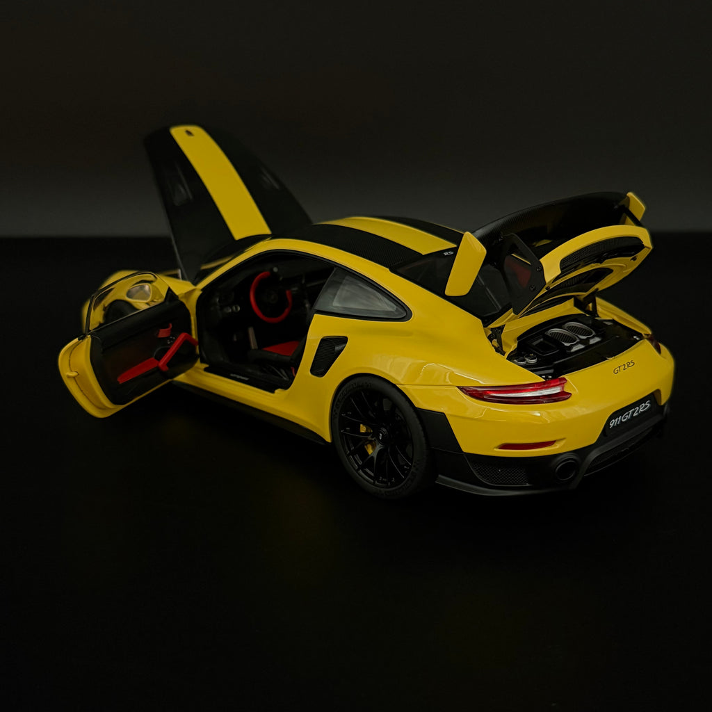 Porsche 911 GT2 RS (991.2) Weissach Package 2017 – Racing Yellow Maßstab 1:18 von AUTOart