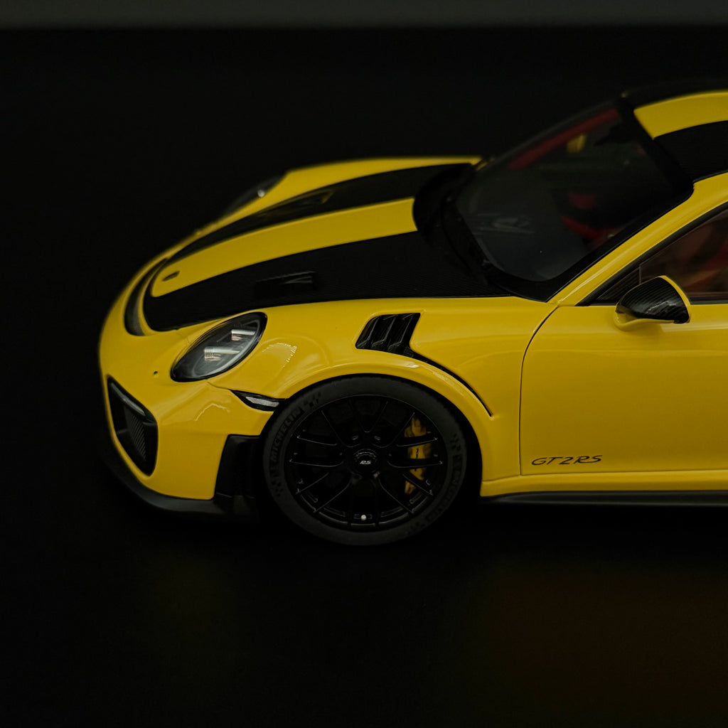 Porsche 911 GT2 RS (991.2) Weissach Package 2017 – Racing Yellow Maßstab 1:18 von AUTOart