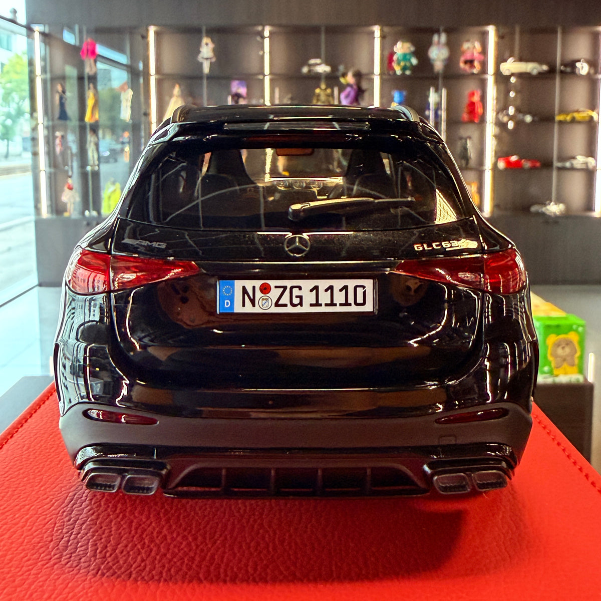 Mercedes-AMG GLC 63 S E Performance 2025 Μαύρο Obsidian σε κλίμακα 1:18 από τη NZG