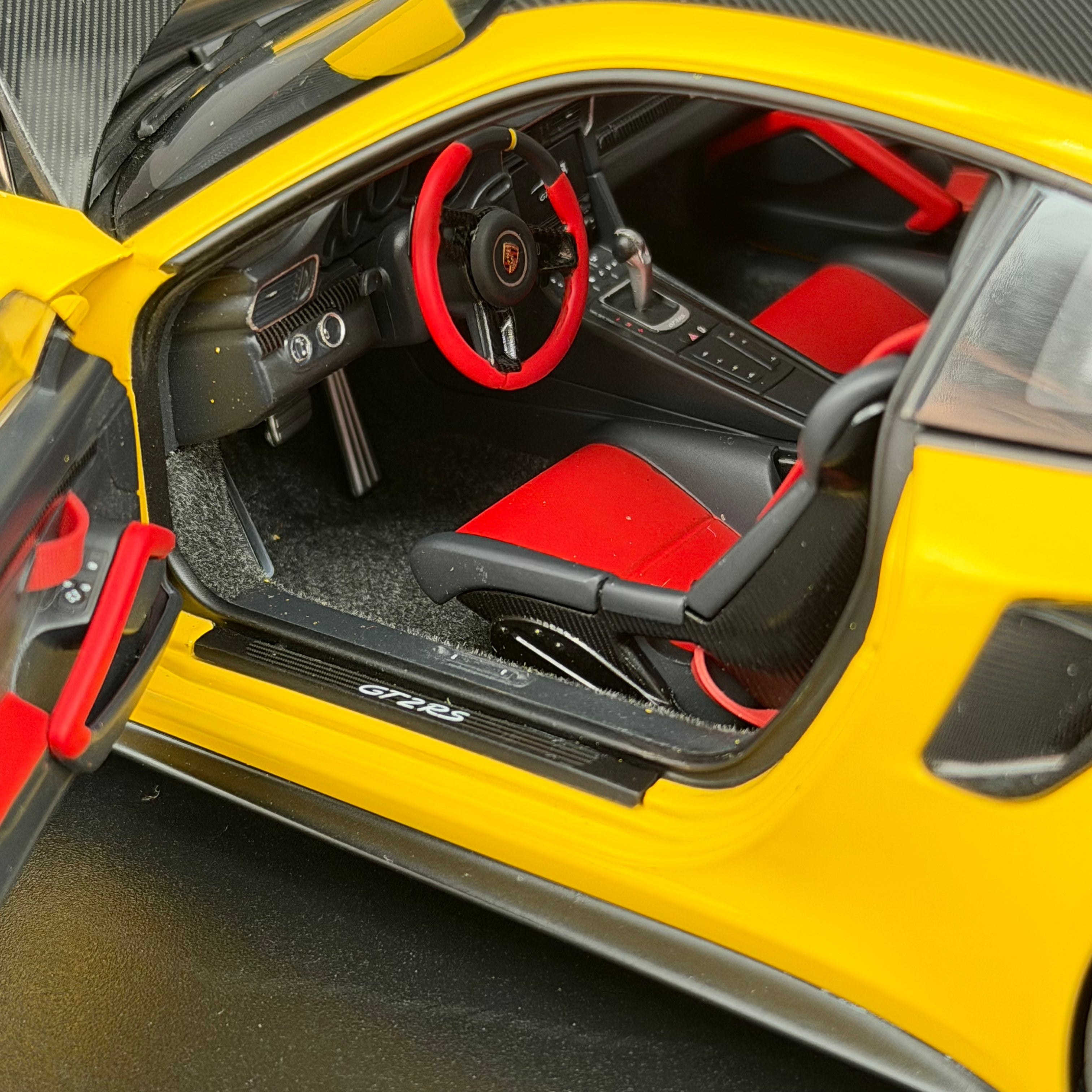 Porsche 911 GT2 RS (991.2) Weissach Package 2017 – Racing Yellow Maßstab 1:18 von AUTOart