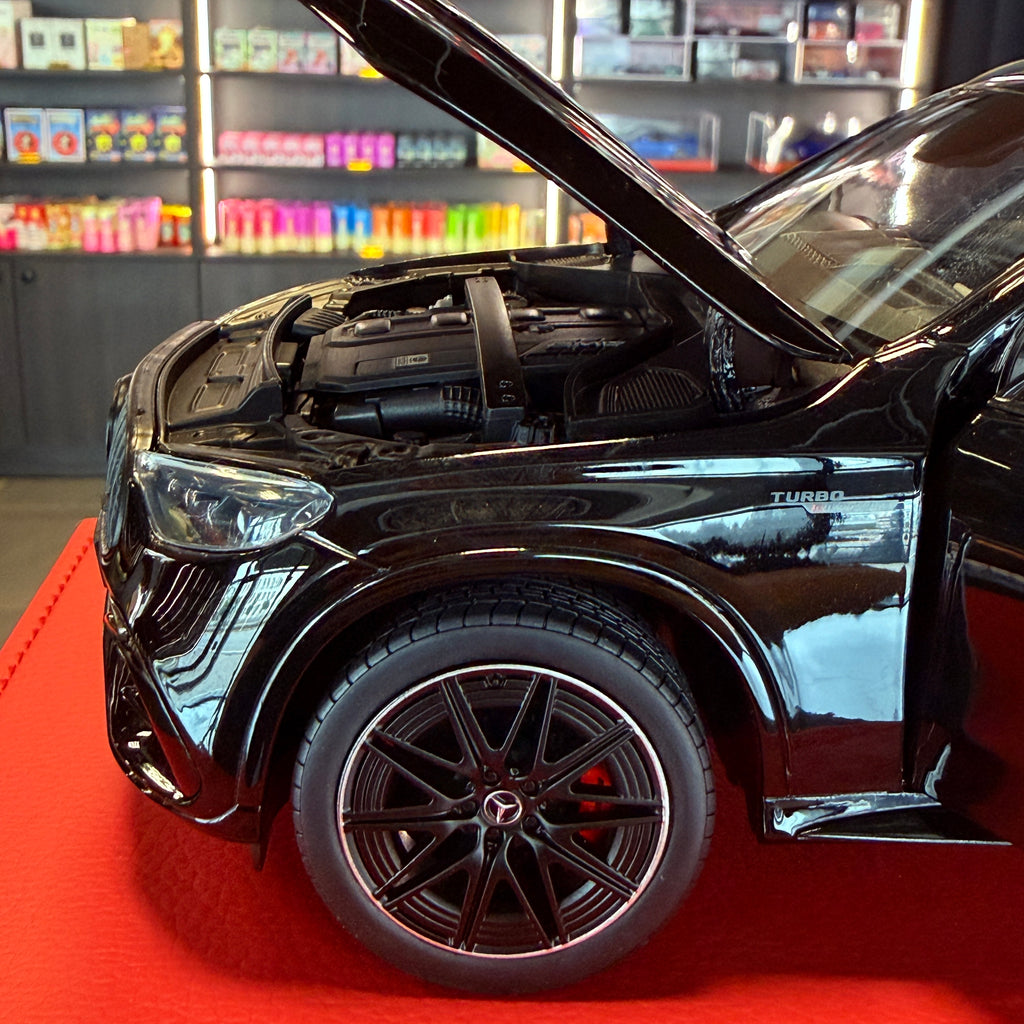 Mercedes-AMG GLC 63 S E Performance 2025 Μαύρο Obsidian σε κλίμακα 1:18 από τη NZG