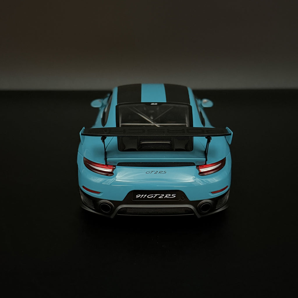 Porsche 911 GT2 RS Weissach (991.2) – Miami Blau Maßstab 1:18 von AUTOart