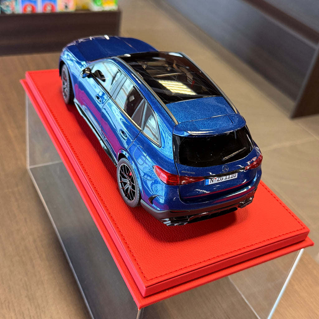 Mercedes-AMG GLC 63 S E Performance 2025 Spectral Blue 1:18 em escala da NZG