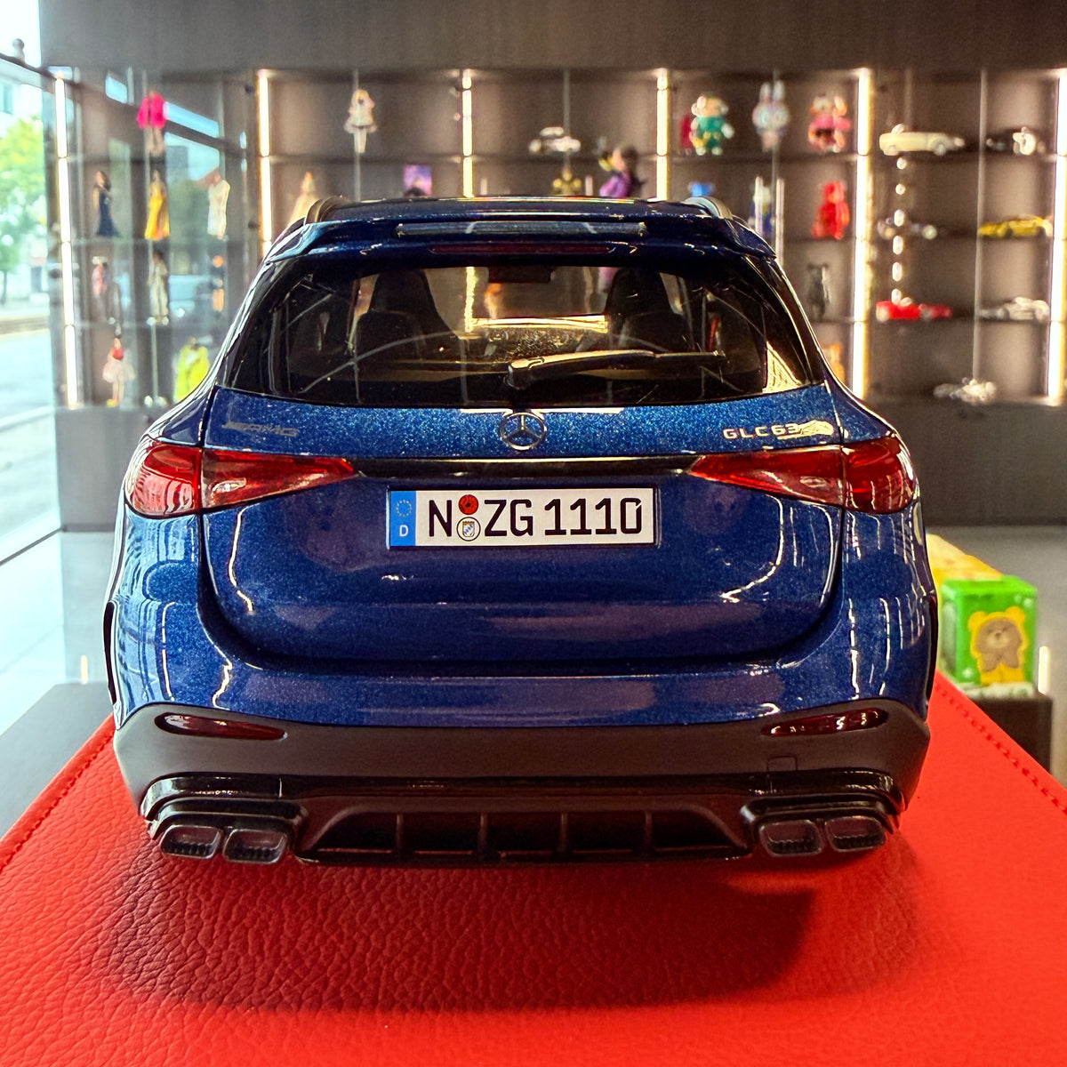 Mercedes-AMG GLC 63 S E Performance 2025 Spectral Blue 1:18 em escala da NZG