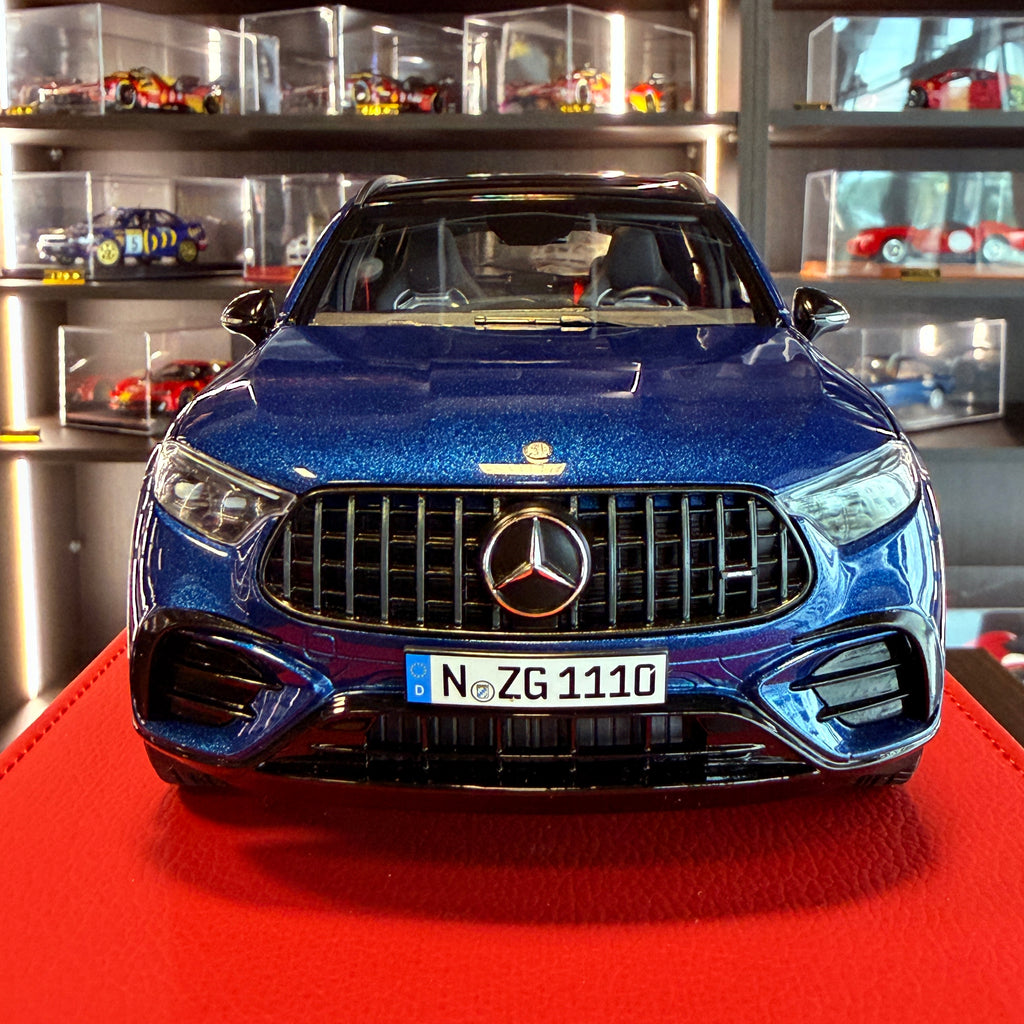 Mercedes-AMG GLC 63 S E Performance 2025 Spectral Blue 1:18 em escala da NZG