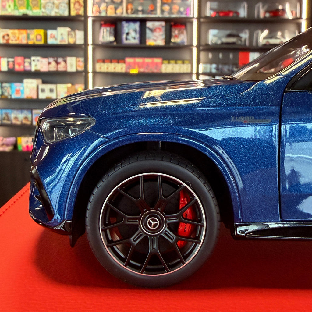 Mercedes-AMG GLC 63 S E Performance 2025 Spectral Blue 1:18 em escala da NZG