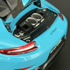 Porsche 911 GT2 RS Weissach (991.2) – Miami Blau Maßstab 1:18 von AUTOart