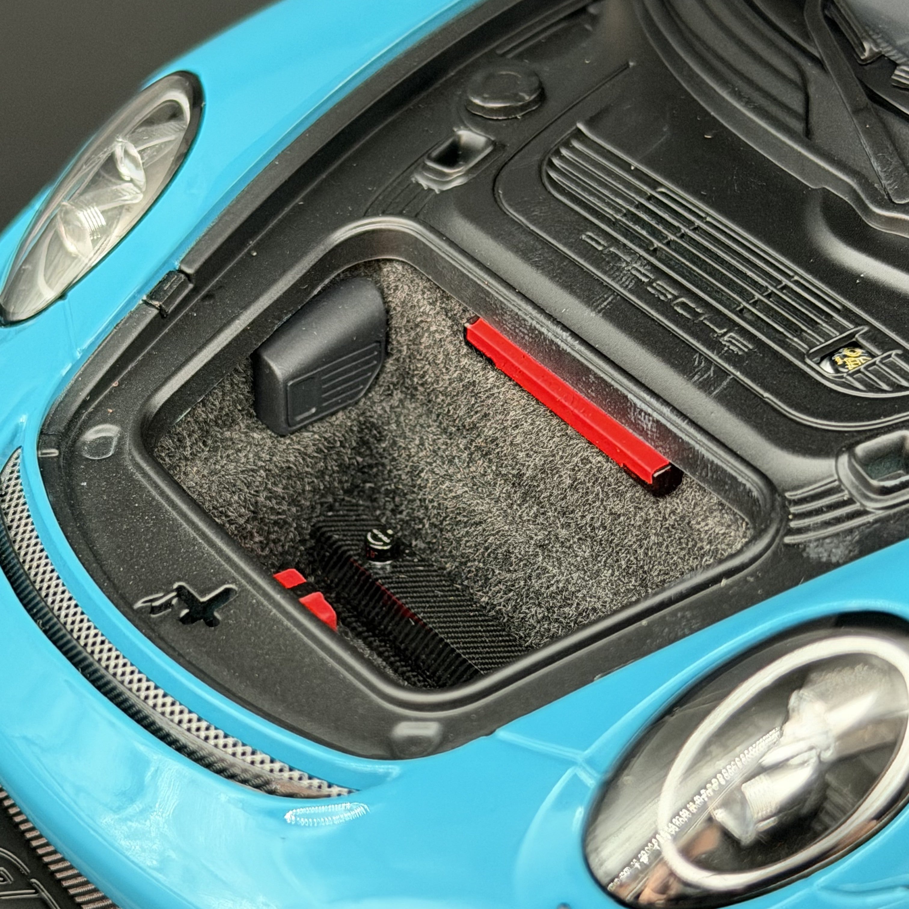 Porsche 911 GT2 RS Weissach (991.2) – Miami Blau Maßstab 1:18 von AUTOart