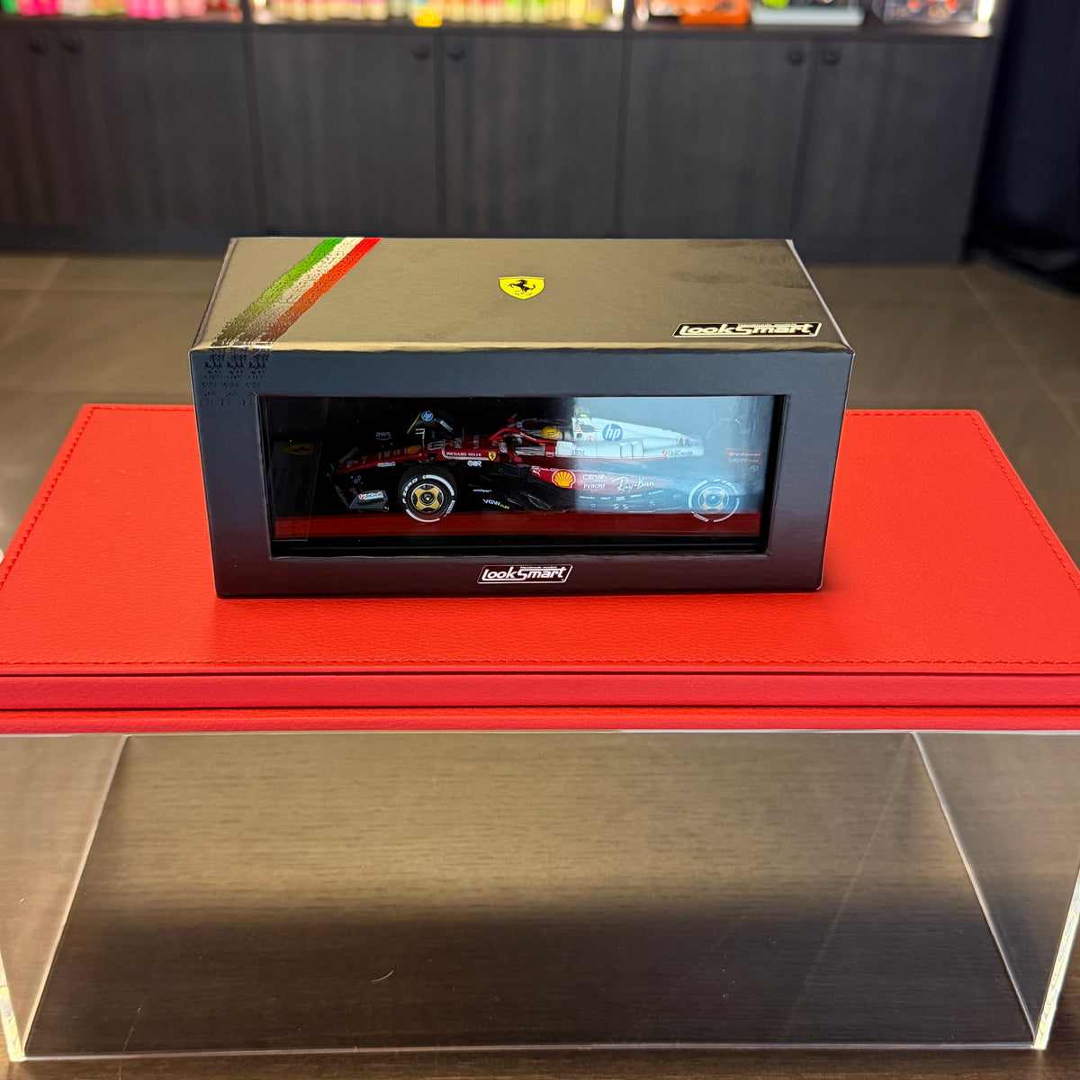 Ferrari SF-25 Гран при на Монца 2025 Lewis Hamilton #44 в мащаб 1:43 от LOOKSMART