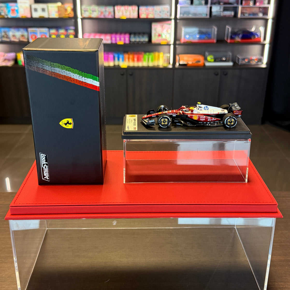 Ferrari SF-25 Гран при на Монца 2025 Lewis Hamilton #44 в мащаб 1:43 от LOOKSMART