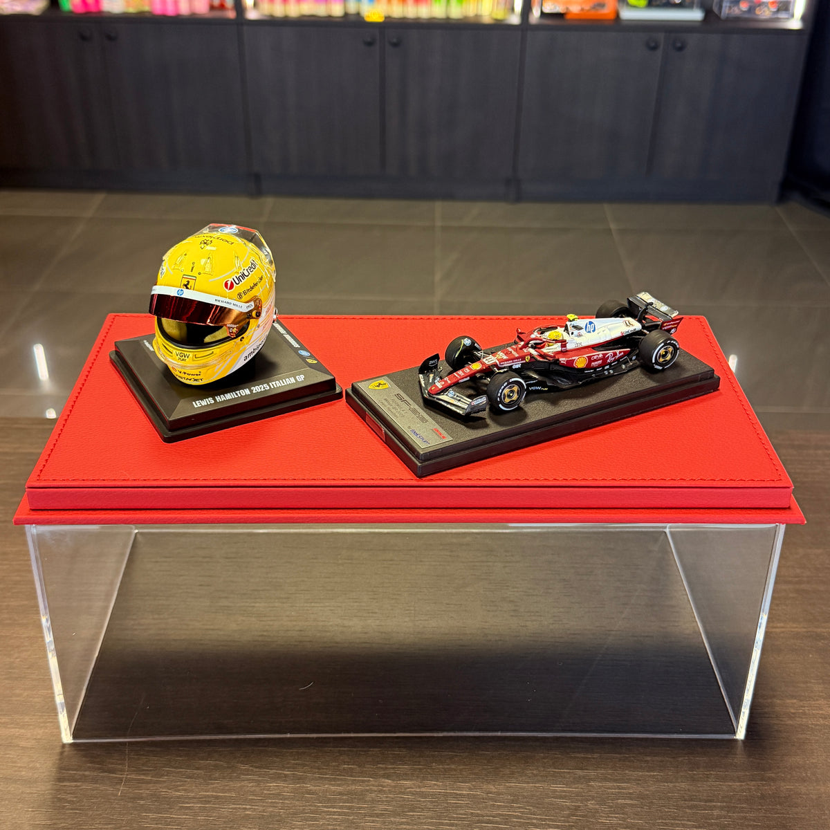 Lewis Hamilton Monza 2025 LOOKSMART Collector Set – Ferrari SF-25 1:43 + Helmet 1:5