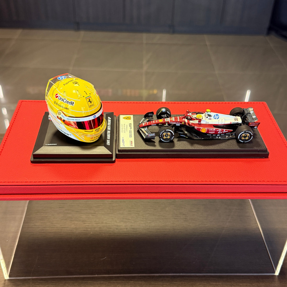 Lewis Hamilton Monza 2025 LOOKSMART Collector Set – Ferrari SF-25 1:43 + Helmet 1:5